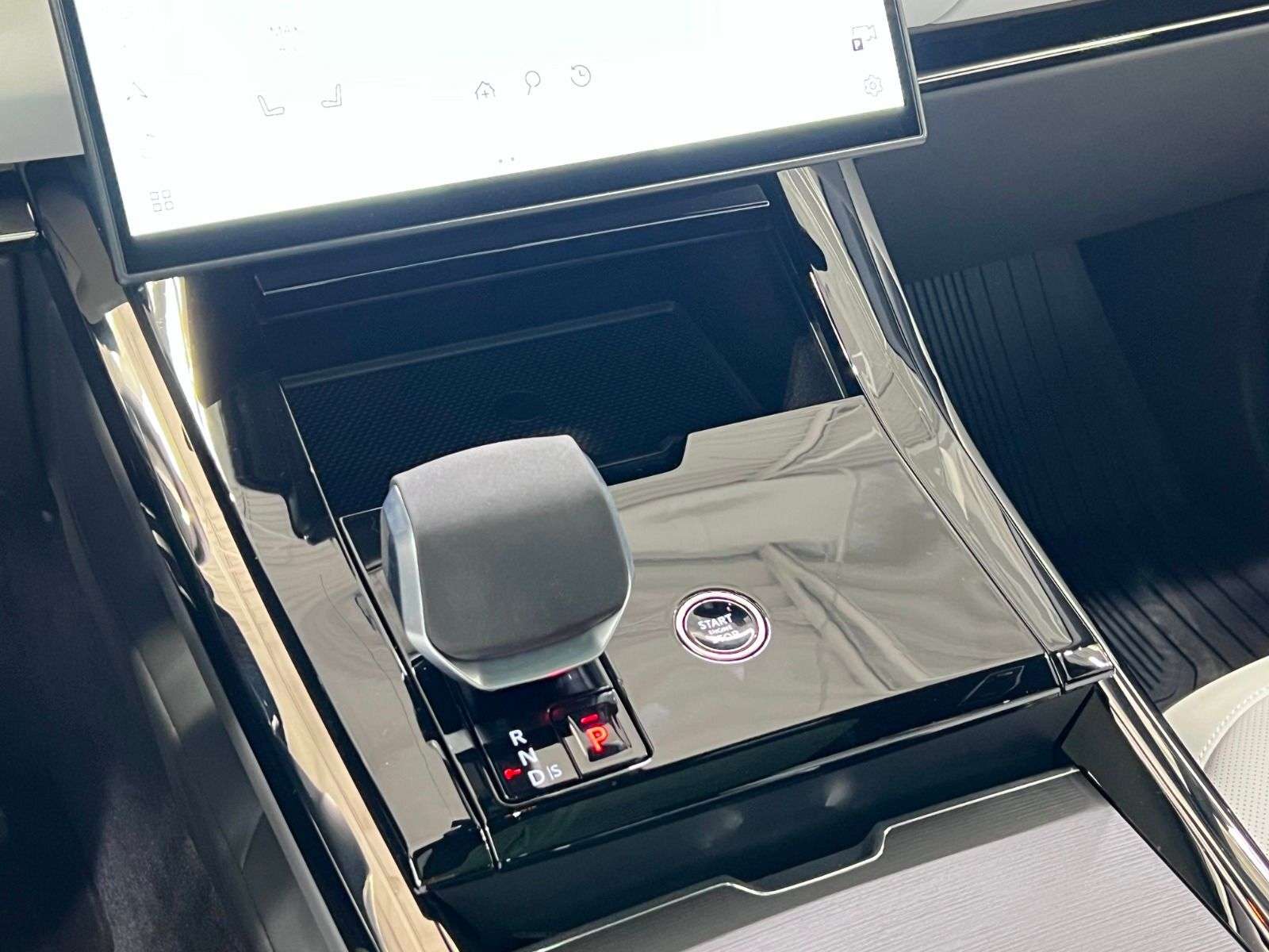 2026 Land Rover Range Rover Sport P400 DYNAMIC HSE thumb 17