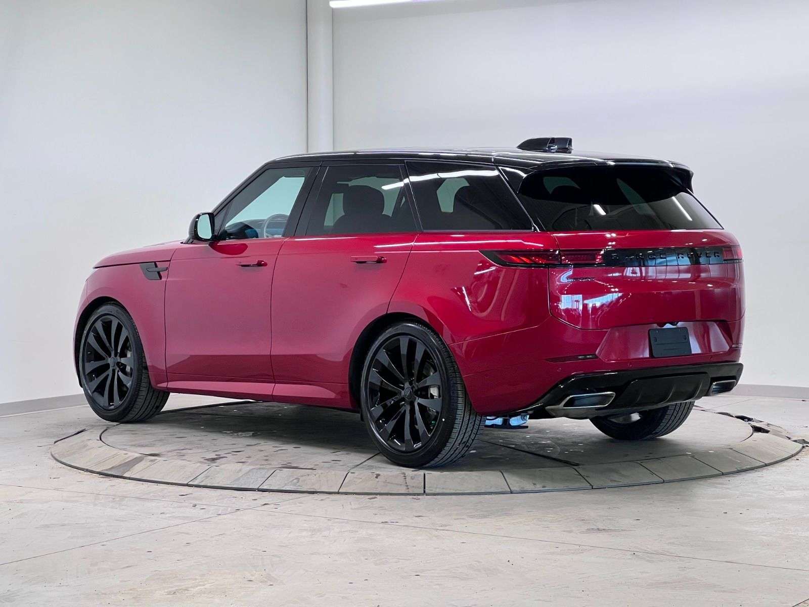 2026 Land Rover Range Rover Sport P400 DYNAMIC HSE alt 3