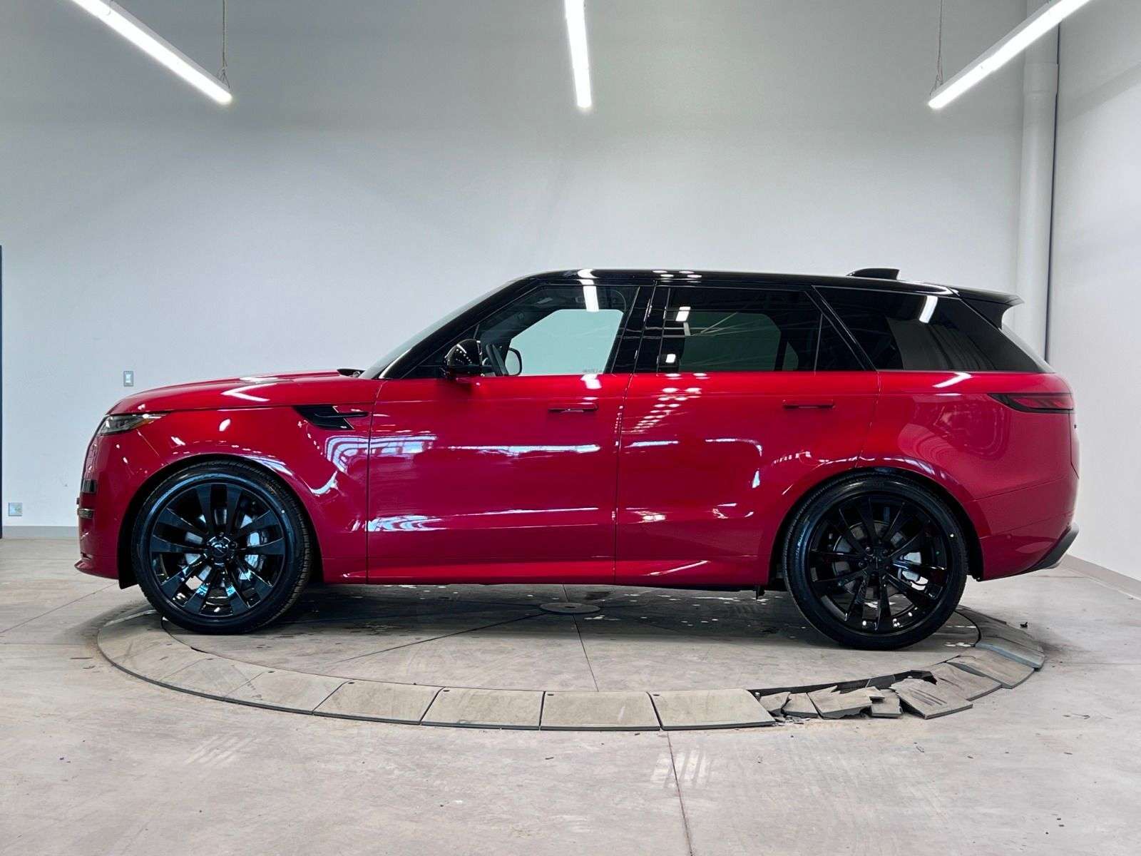 2026 Land Rover Range Rover Sport P400 DYNAMIC HSE alt 2