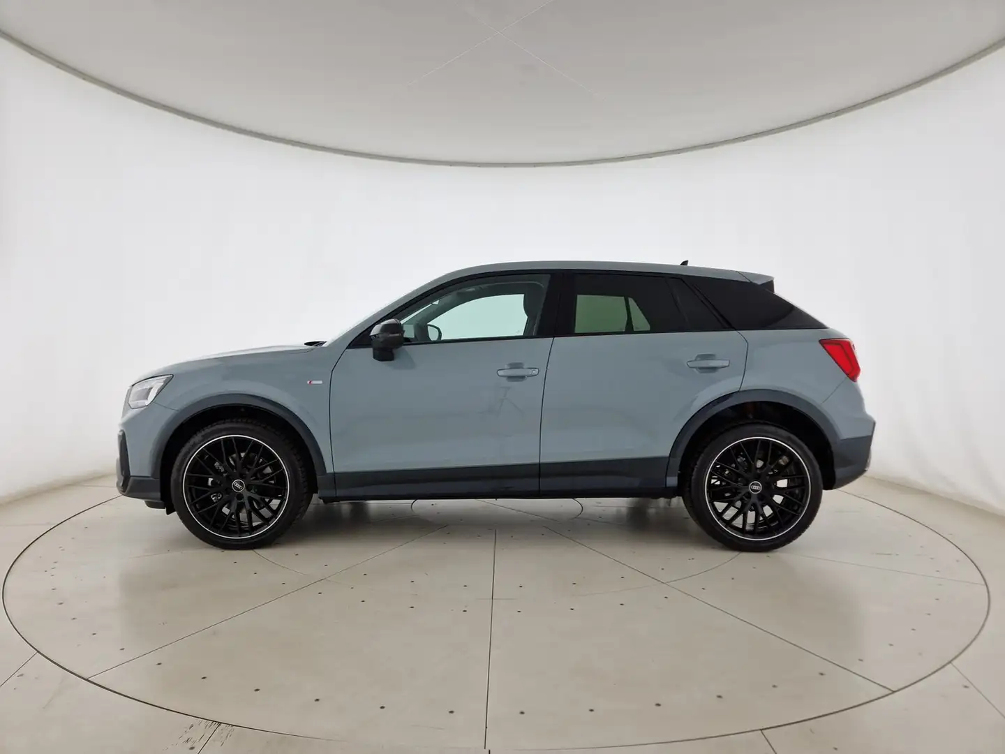 Audi Q2 30 2.0 tdi identity black Grigio - 2