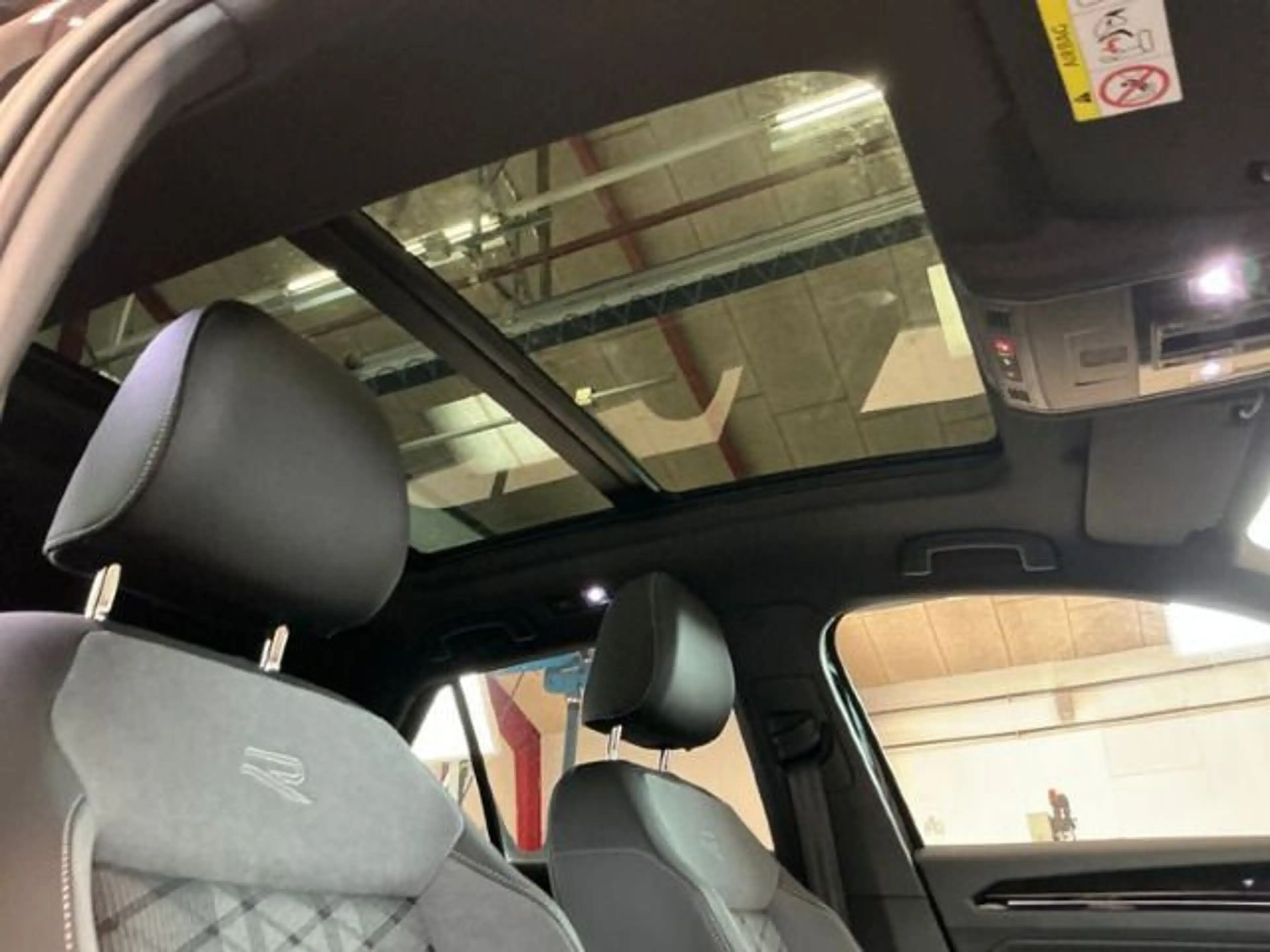 Volkswagen T-Roc R-Line 1,5TSI DSG*Panorama*Black Style*Eas — photo 8