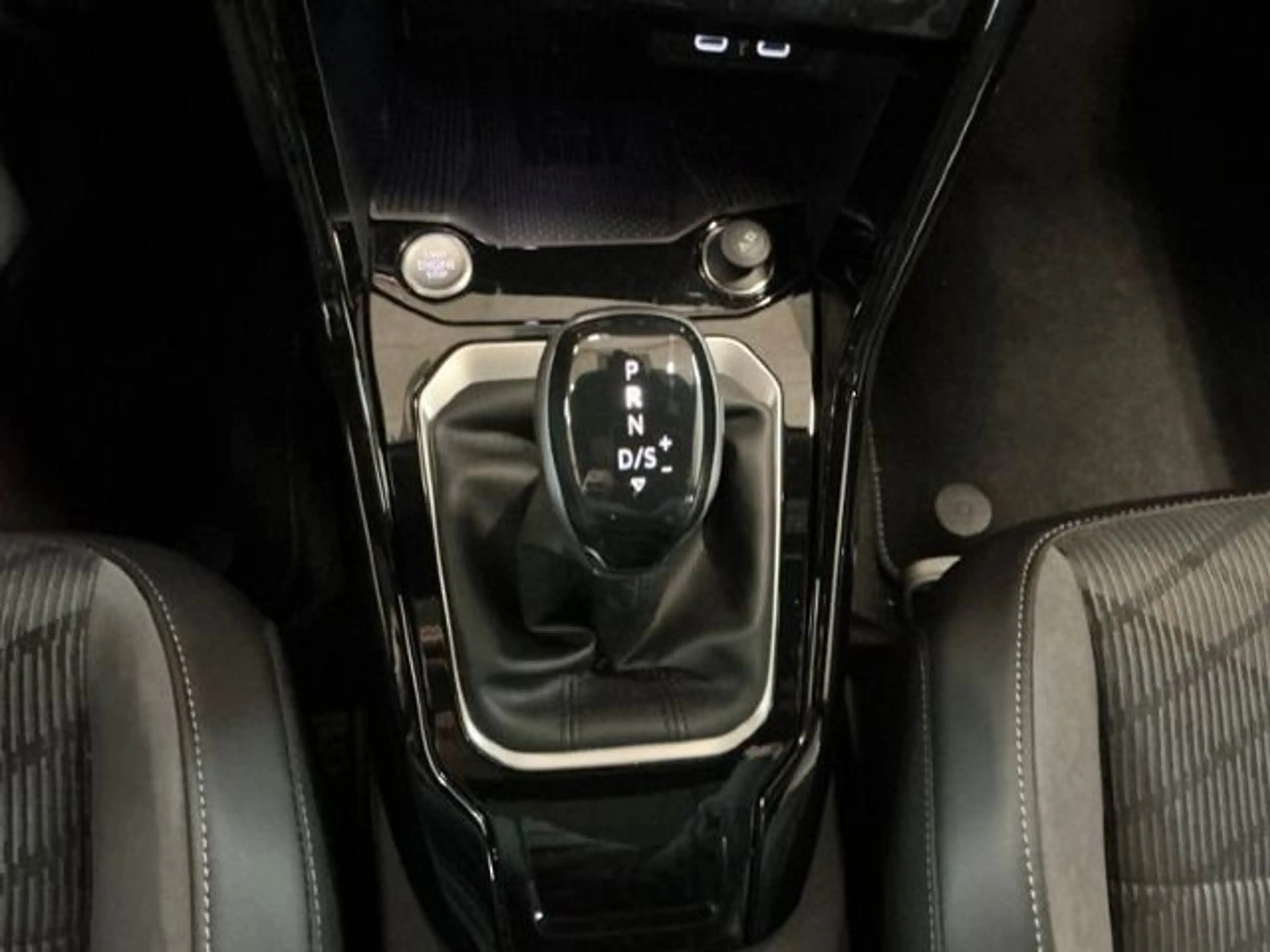 Volkswagen T-Roc R-Line 1,5TSI DSG*Panorama*Black Style*Eas — photo 5