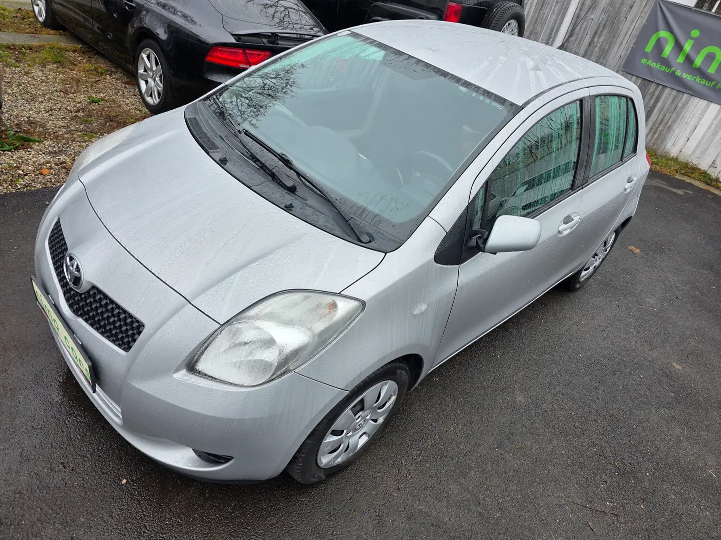 Toyota Yaris 1,0 VVT-i Linea Sol / Neues Pickerl / 1.Besitz Grau - 2