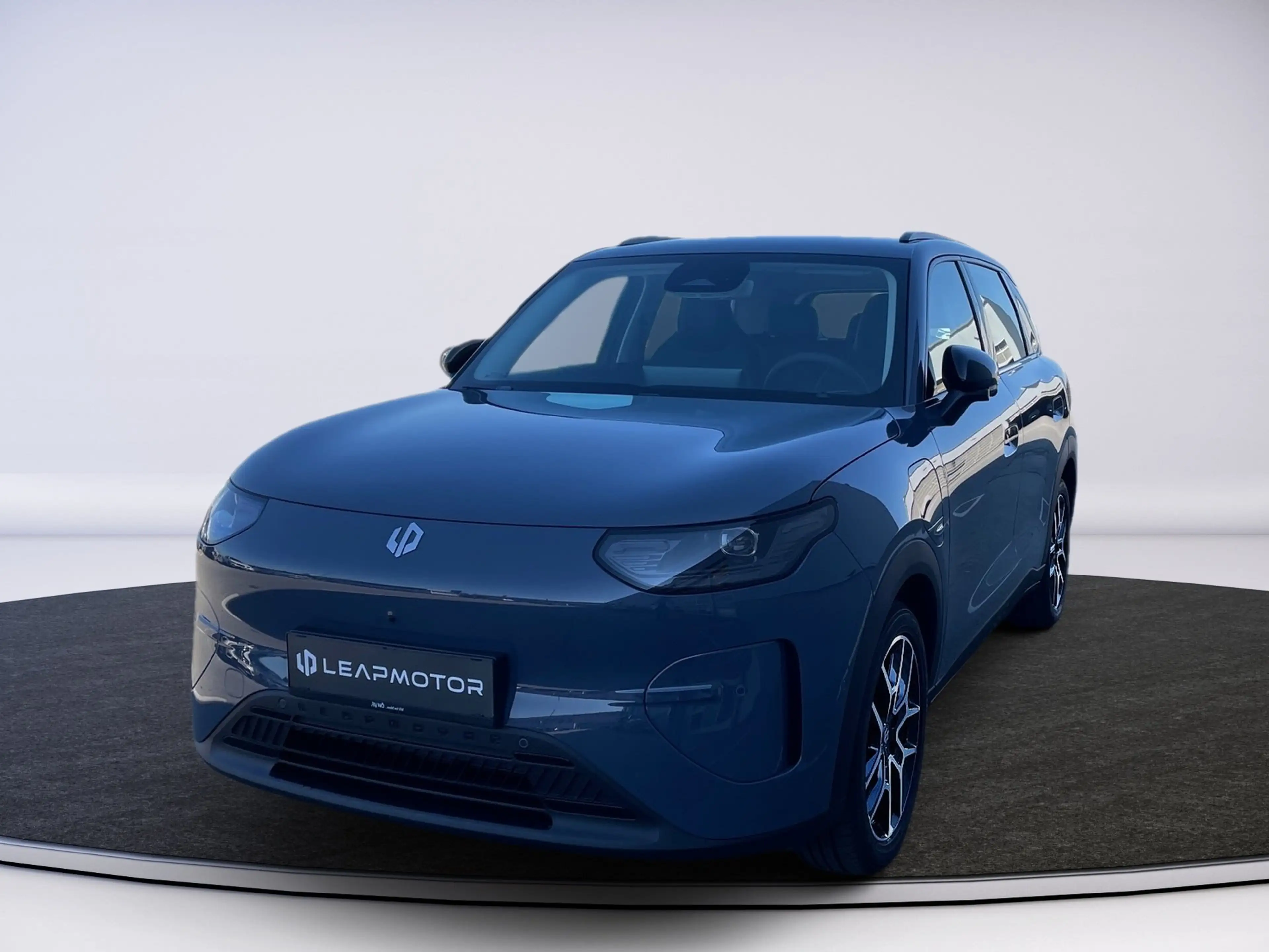 Leapmotor B03X DESIGN PROMAX 53 kWh — photo 3