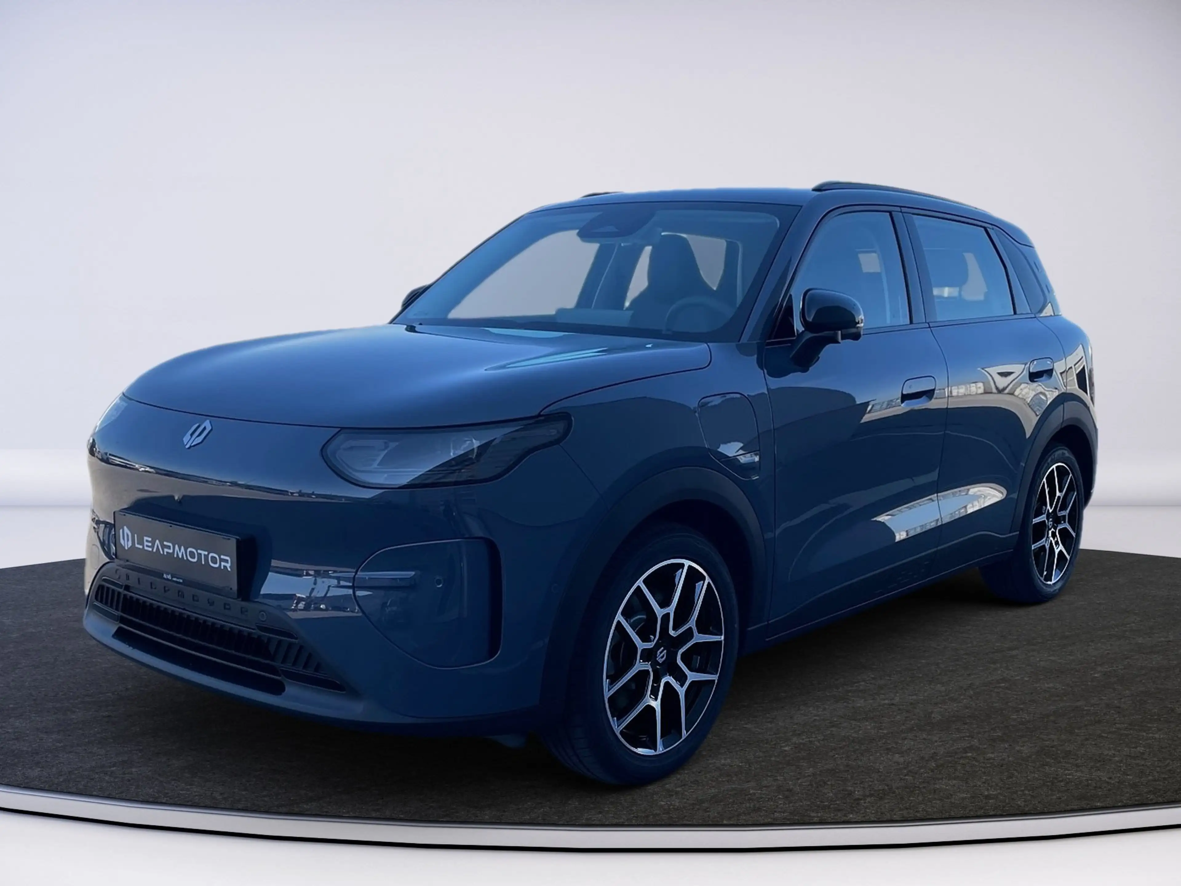 Leapmotor B03X DESIGN PROMAX 53 kWh — photo 2