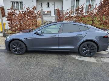 Model S 100 kWh Tri Motor Plaid