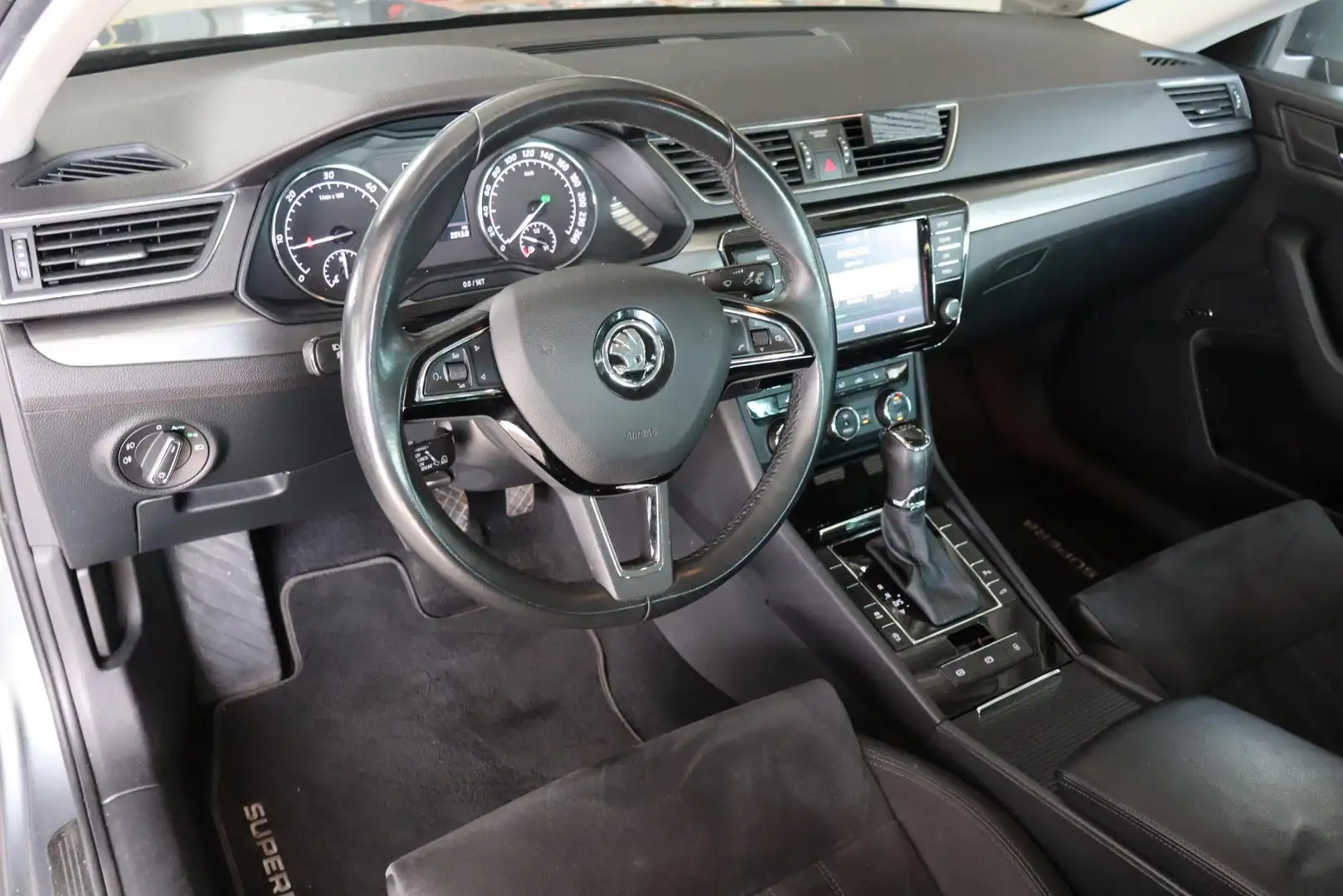 Skoda Superb 2.0 TDI Sportline Business Apple Carplay, Android Grijs - 2