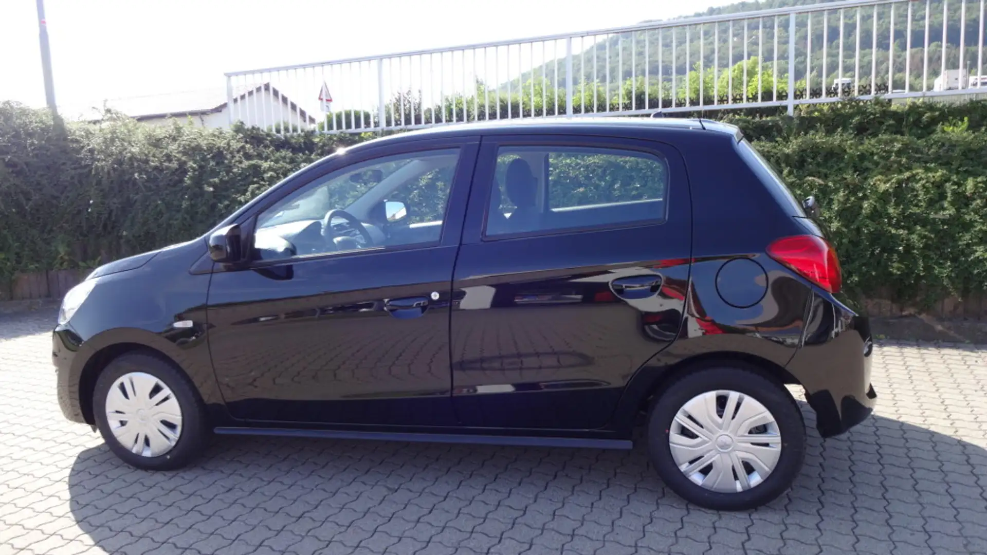 Mitsubishi Space Star Diamant 1.0 MIVEC 5-Gang Schwarz - 2