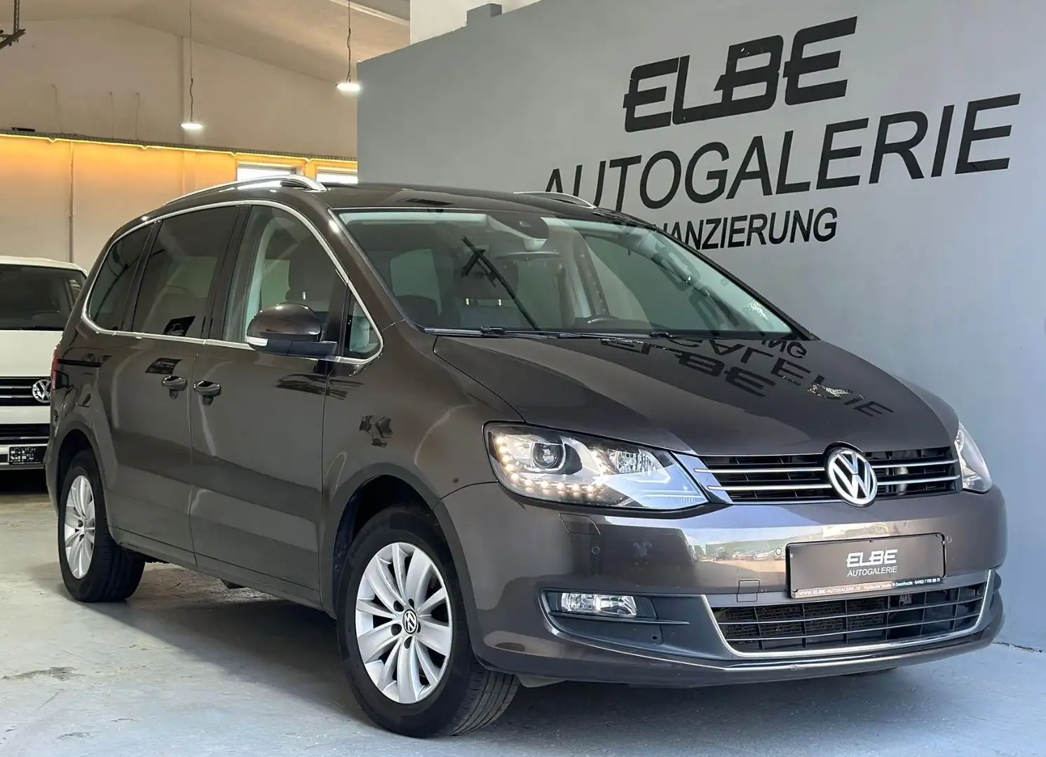 Volkswagen Sharan 2.0 TDI DSG Comfortline 7-Sitzer 1.Hand Zwart - 1