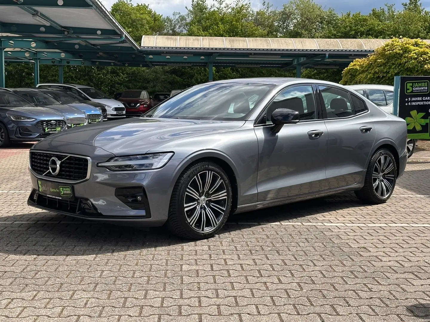 Volvo S60 T4 R Design *HeadUp*Standh.*Pano*beh.Lenk* Grau - 2