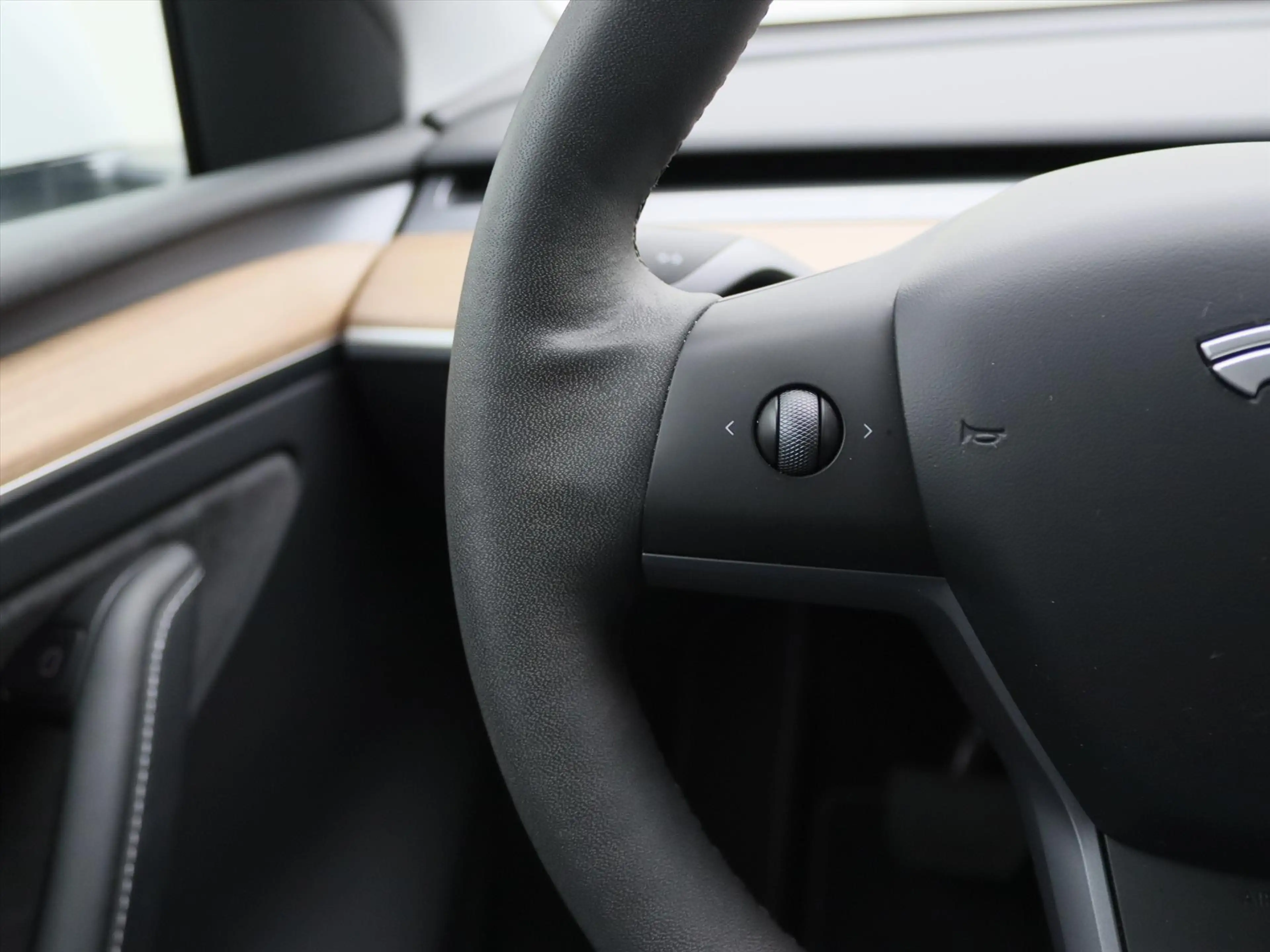 Tesla Model Y Long Range AWD 75kWh 351pk 91,3% SoH [ AMD RYZEN+A — photo 21