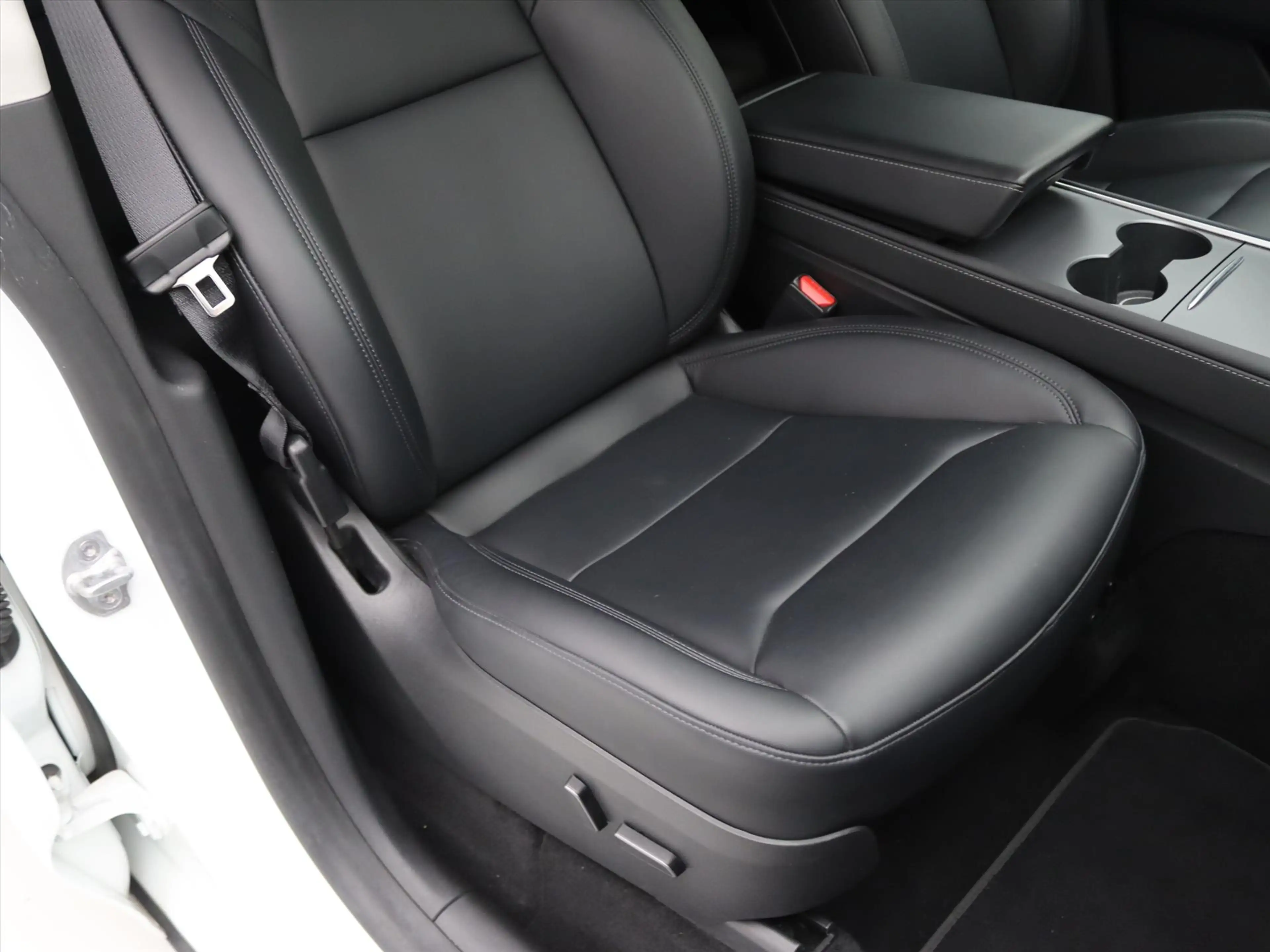 Tesla Model Y Long Range AWD 75kWh 351pk 91,3% SoH [ AMD RYZEN+A — photo 16