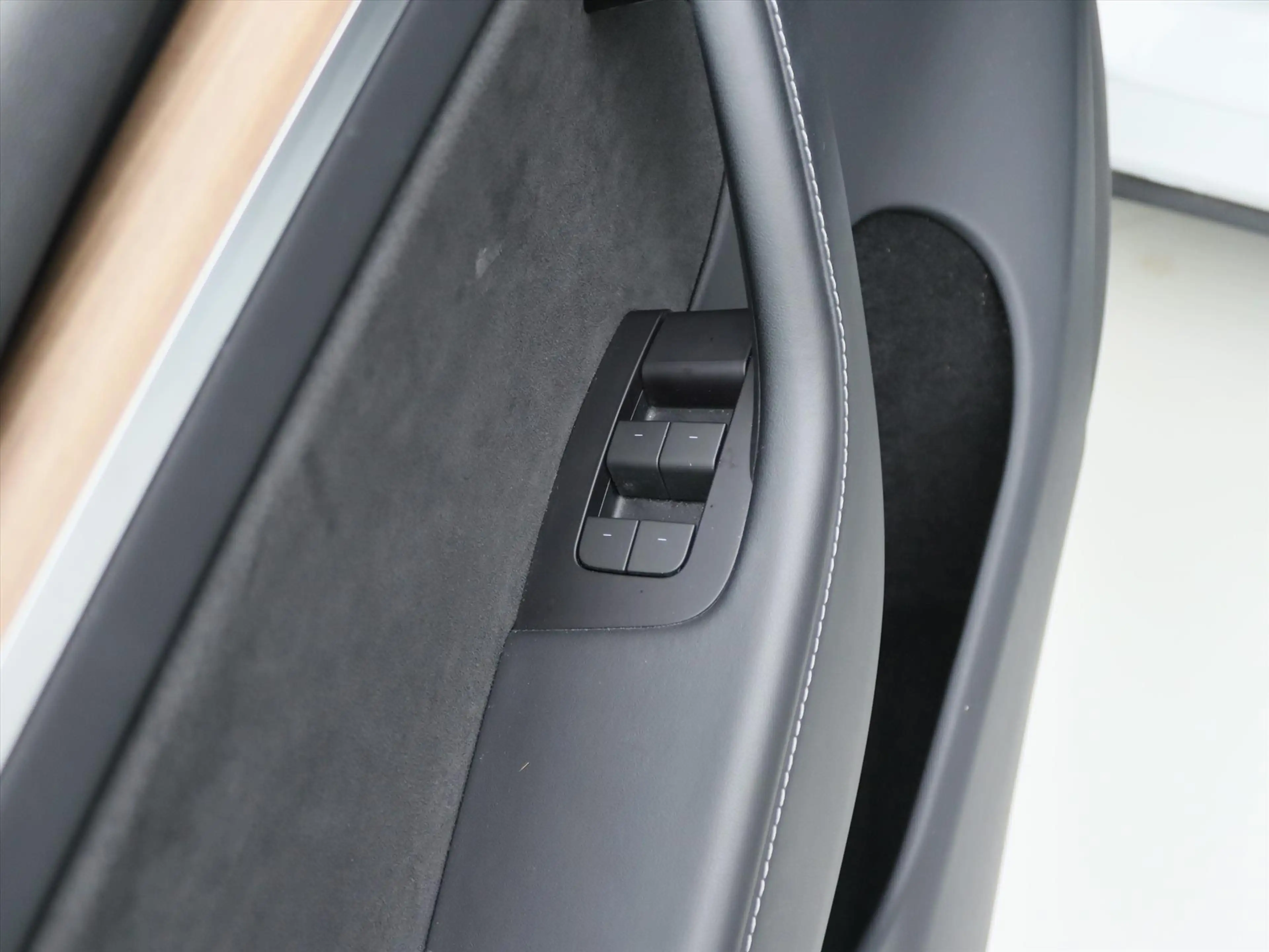 Tesla Model Y Long Range AWD 75kWh 351pk 91,3% SoH [ AMD RYZEN+A — photo 29