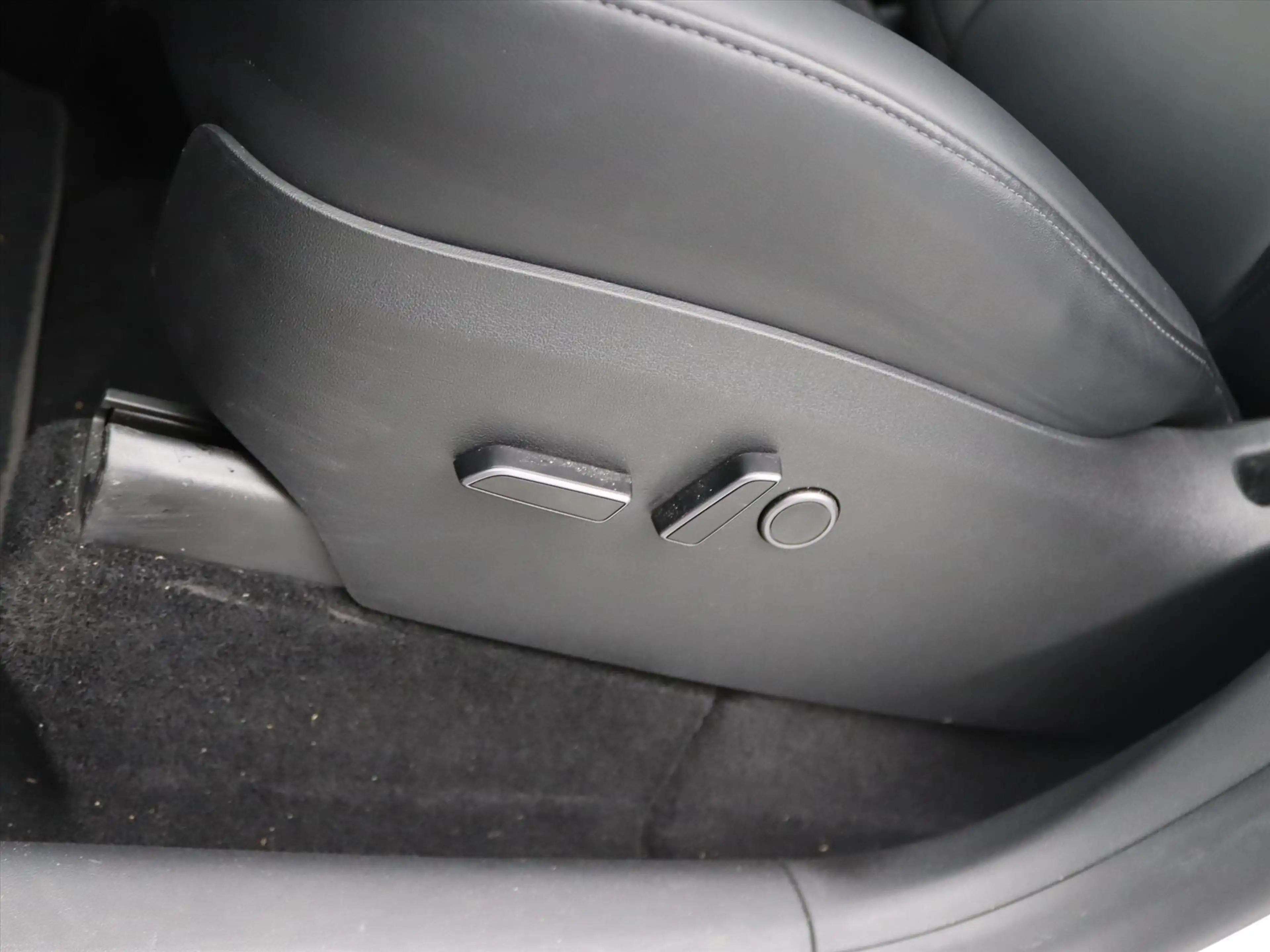 Tesla Model Y Long Range AWD 75kWh 351pk 91,3% SoH [ AMD RYZEN+A — photo 19