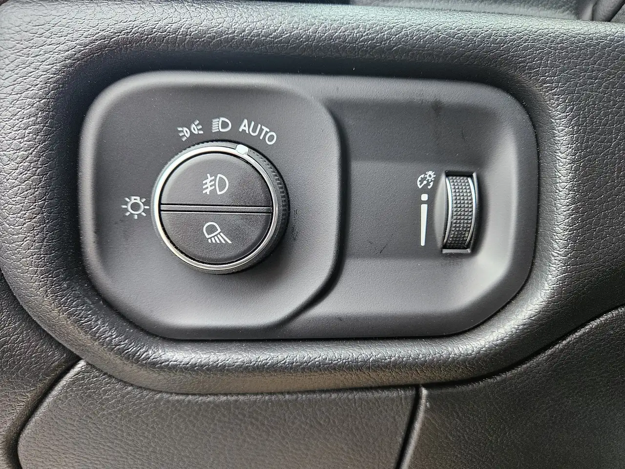 RAM 3500 снимка RAM 3500