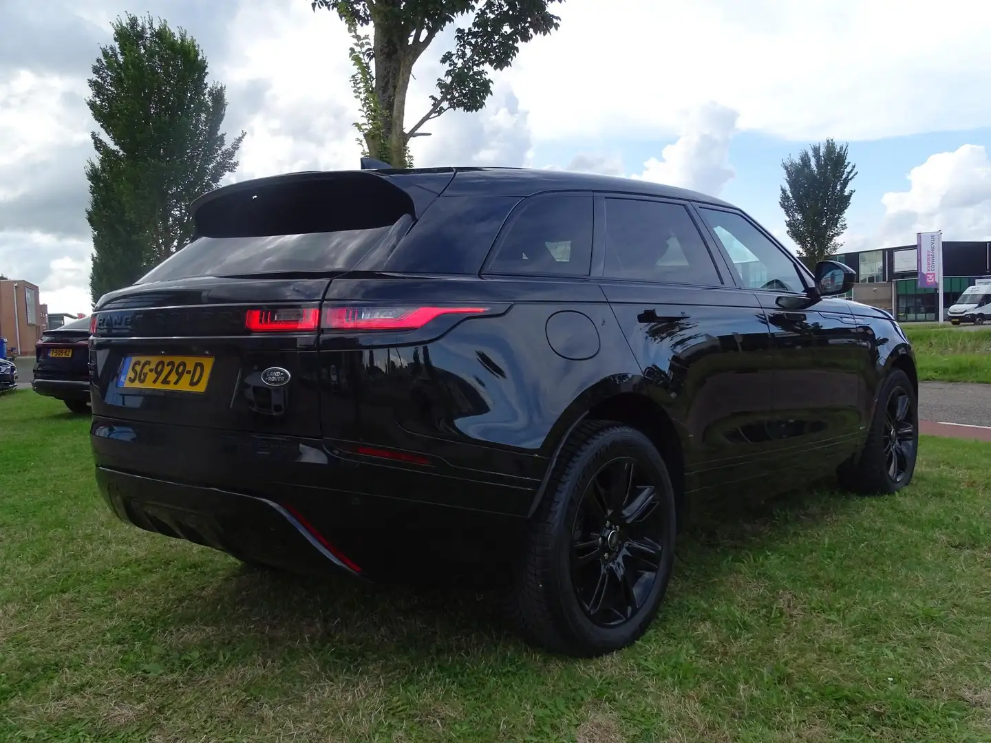 Land Rover Range Rover Velar 2.0 I4 AWD R-Dynamic SE - Automaat, Navigatie, Cam Nero - 2