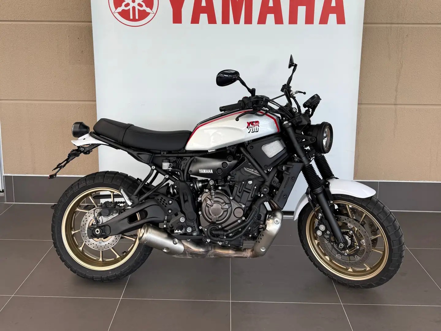 Yamaha XSR 700 X-Tribute Plateado - 1