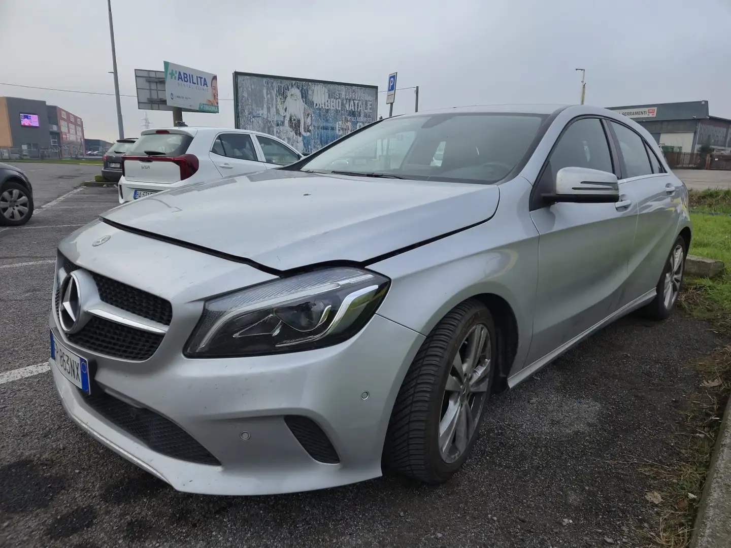 Mercedes-Benz A 180 Classe A - W176 d Premium auto my16 Silber - 1