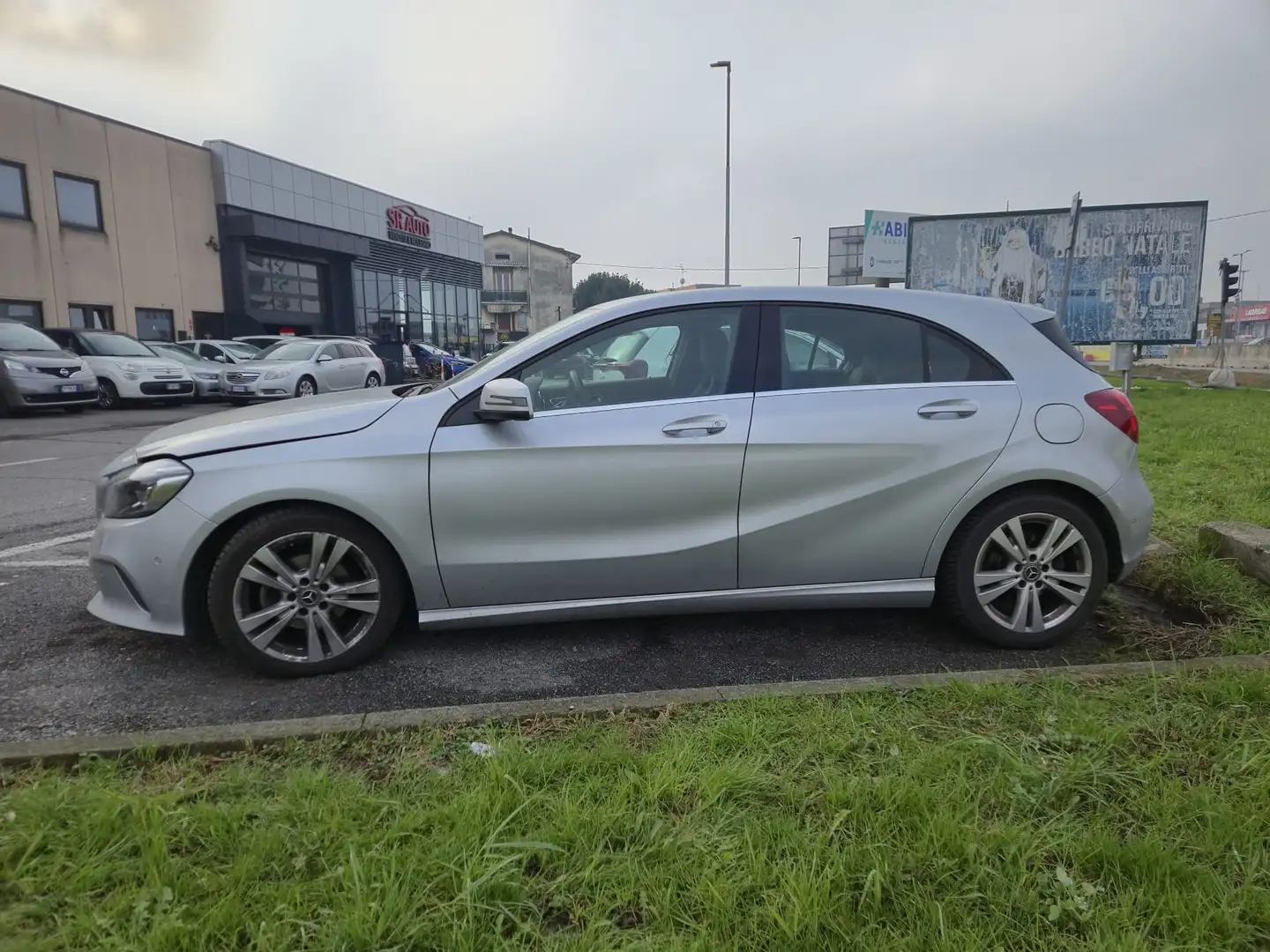 Mercedes-Benz A 180 Classe A - W176 d Premium auto my16 Silber - 2