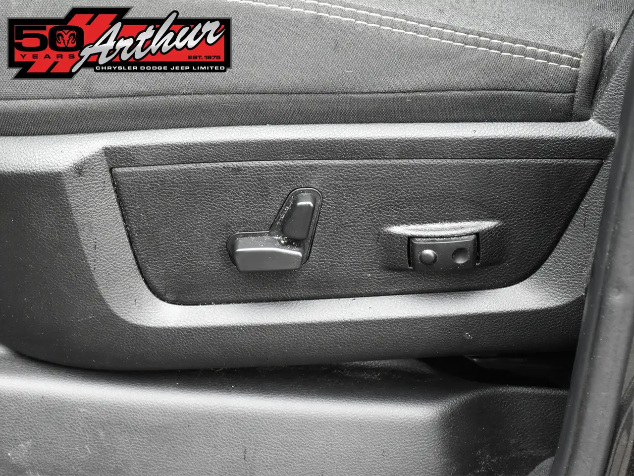 RAM 2500 снимка RAM 2500