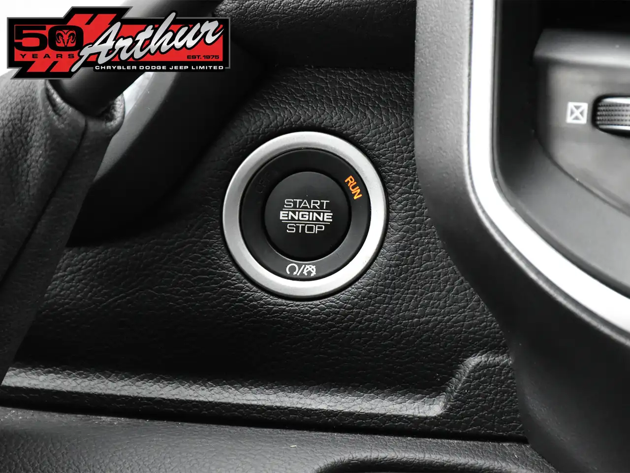 RAM 2500 снимка RAM 2500