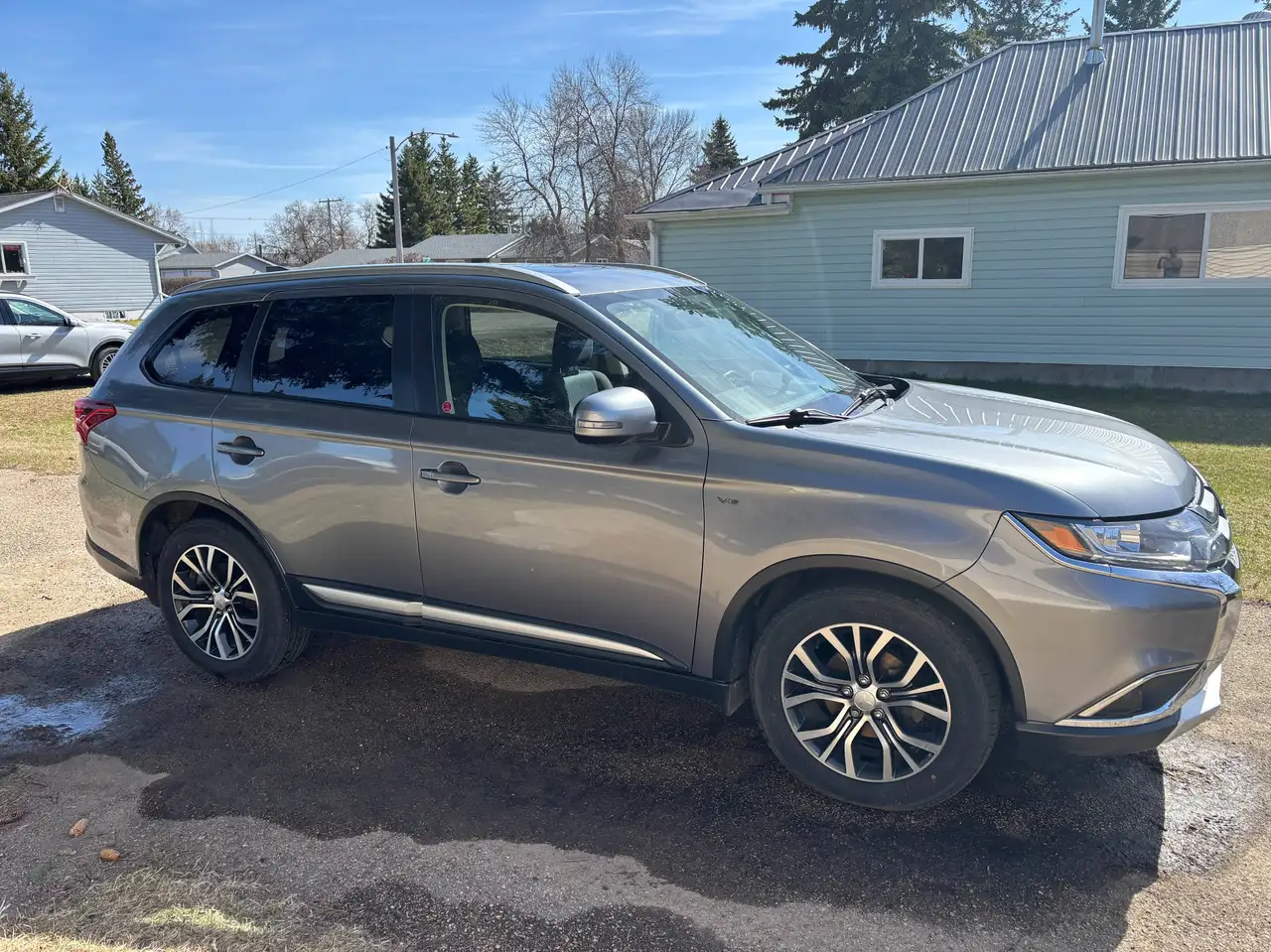 Mitsubishi Outlander снимка Mitsubishi Outlander