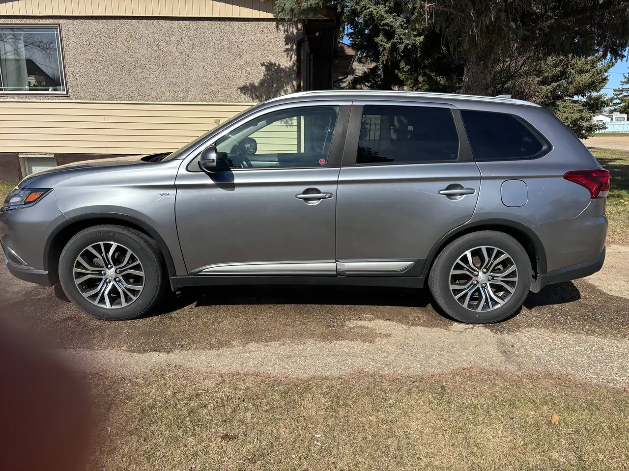 Mitsubishi Outlander снимка Mitsubishi Outlander