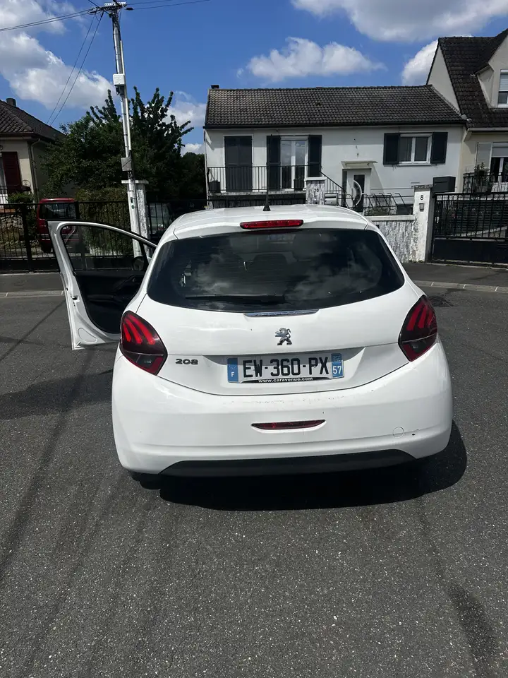 Peugeot 208 208 — photo 5