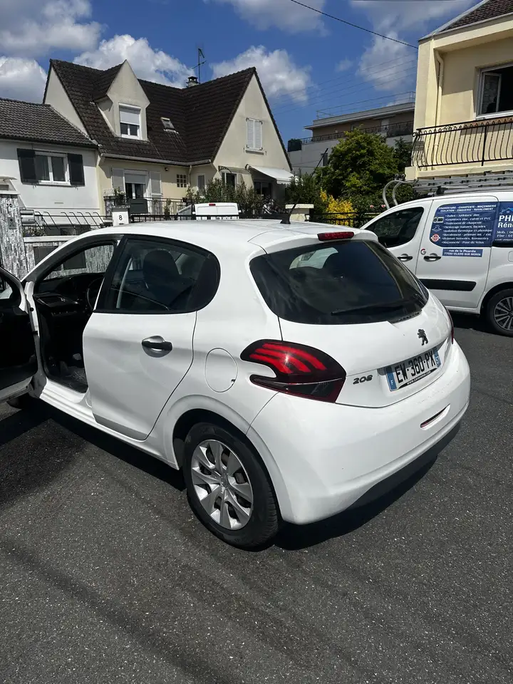 Peugeot 208 208 — photo 7