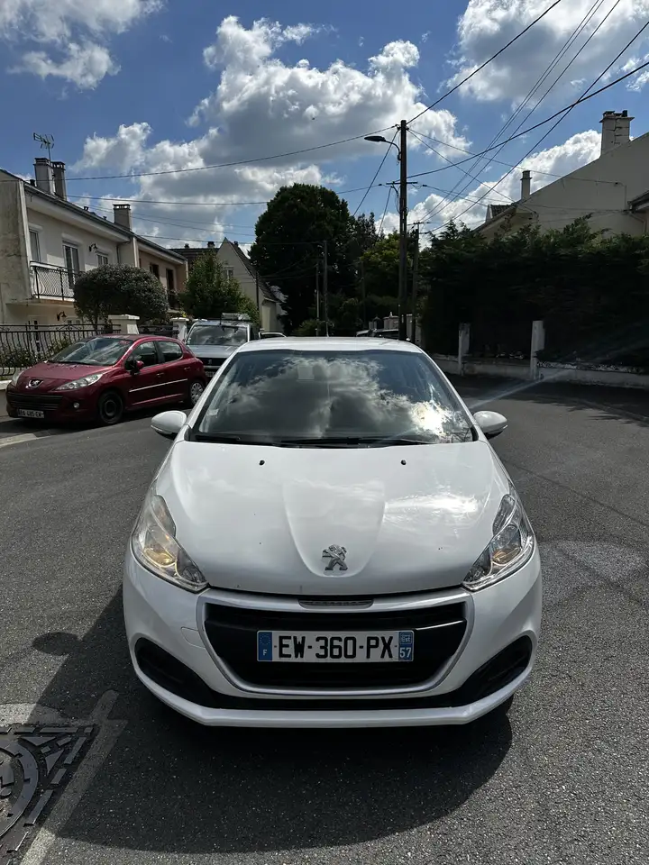 Peugeot 208 208 — photo 2