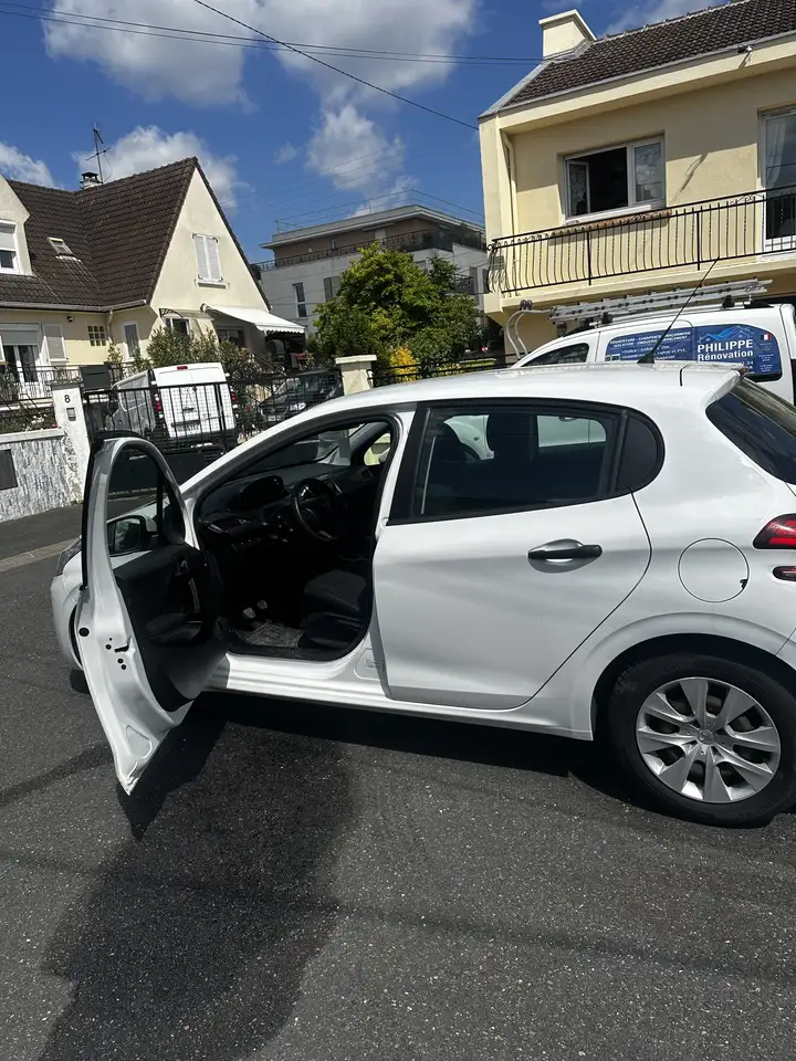 Peugeot 208 208 — photo 8