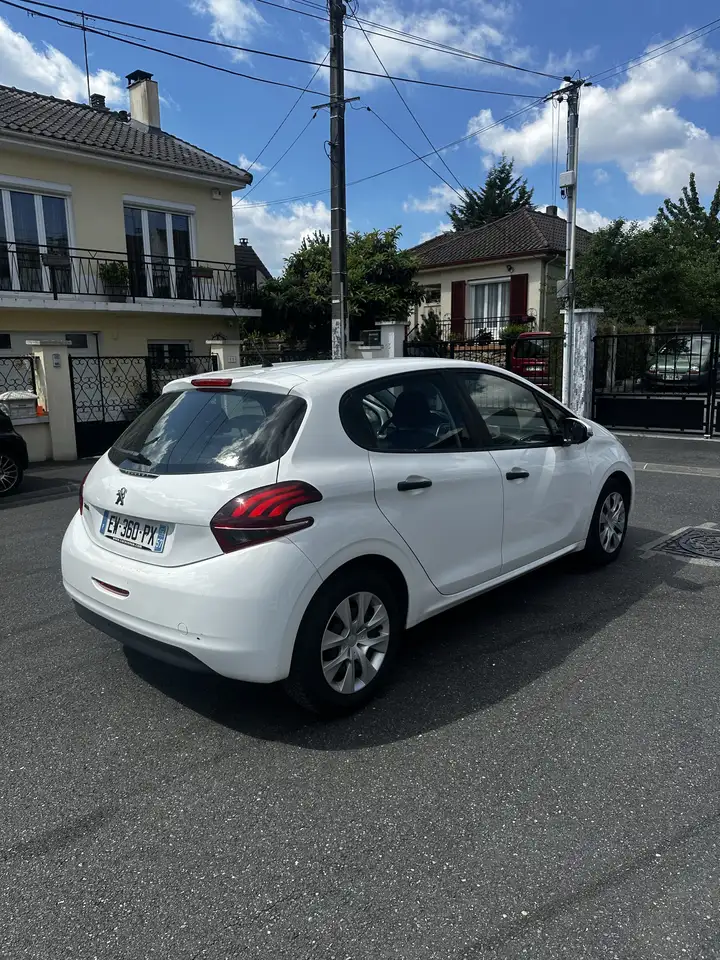 Peugeot 208 208 — photo 4