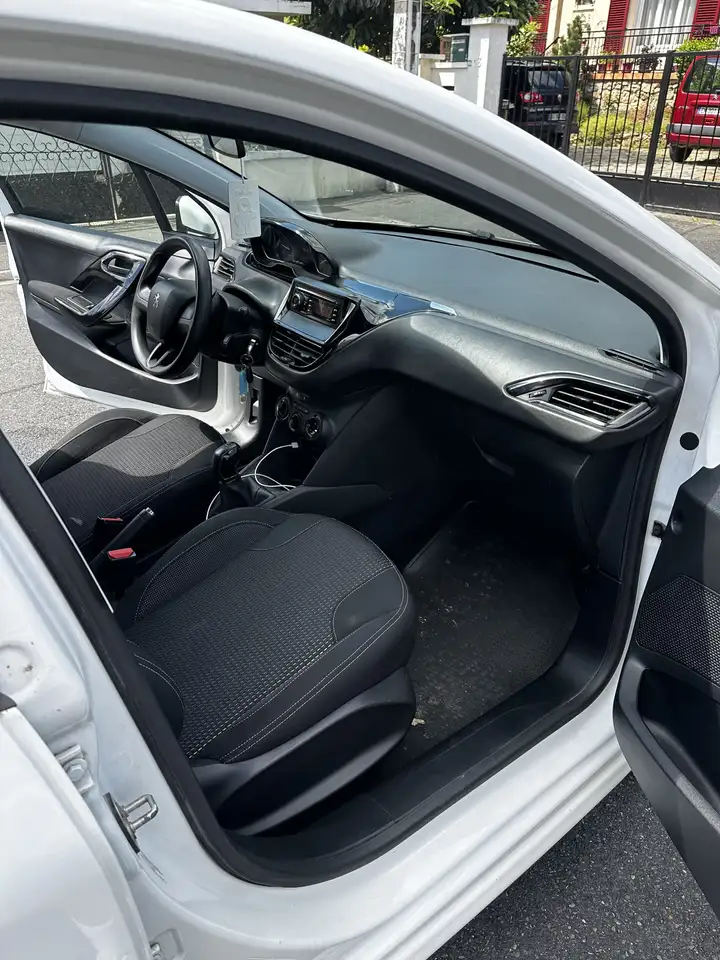 Peugeot 208 208 — photo 10