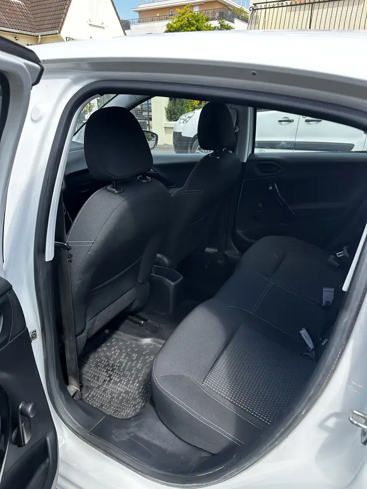 Peugeot 208 208 — photo 9