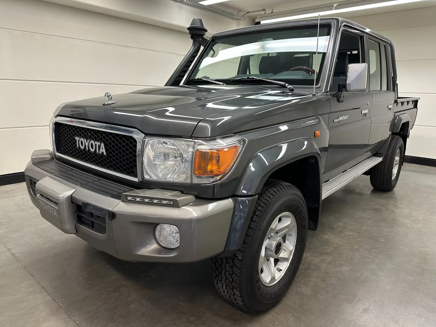 Toyota Land Cruiser LANDCRUISER GRJ 79 DC LX V6 Grijs - 1