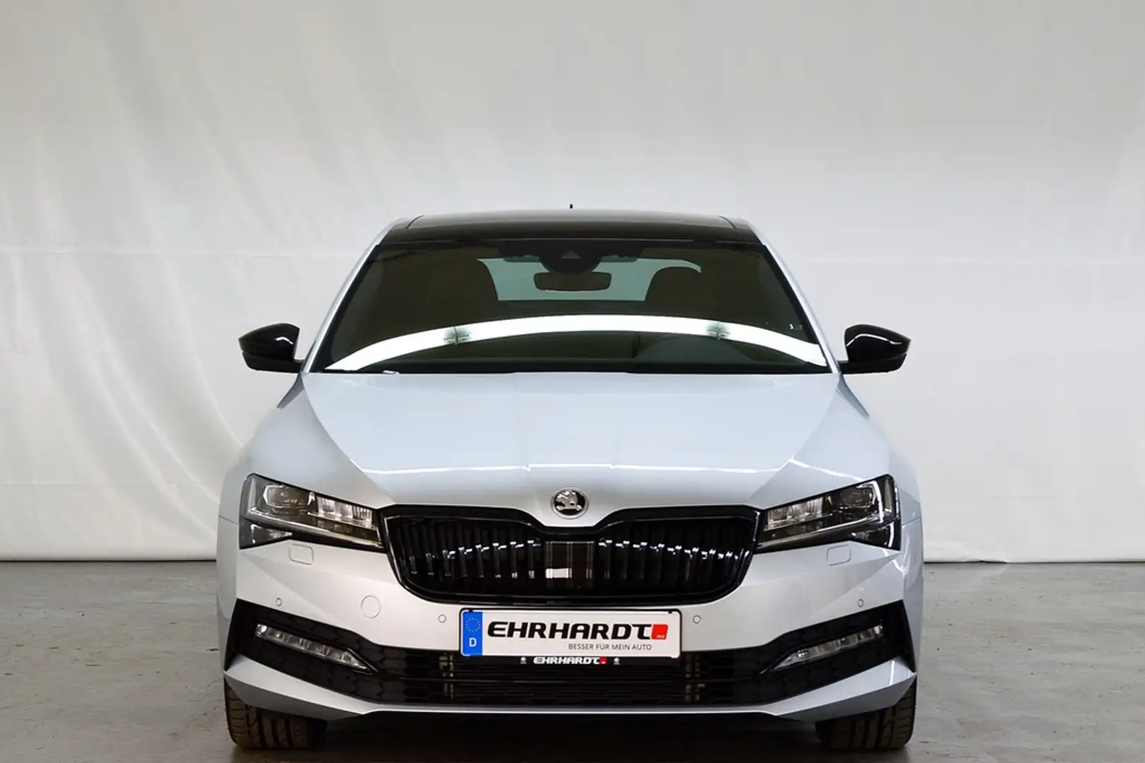 Skoda Superb 2.0 TDI DSG 4x4 Sportline STDHZ*PANO*DCC*BEH.FR... Silber - 2