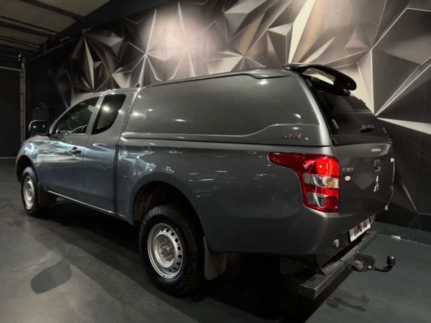 Mitsubishi L200 2.4 DI-D 154CH CLUB CAB INFORM CLIM Gris - 2