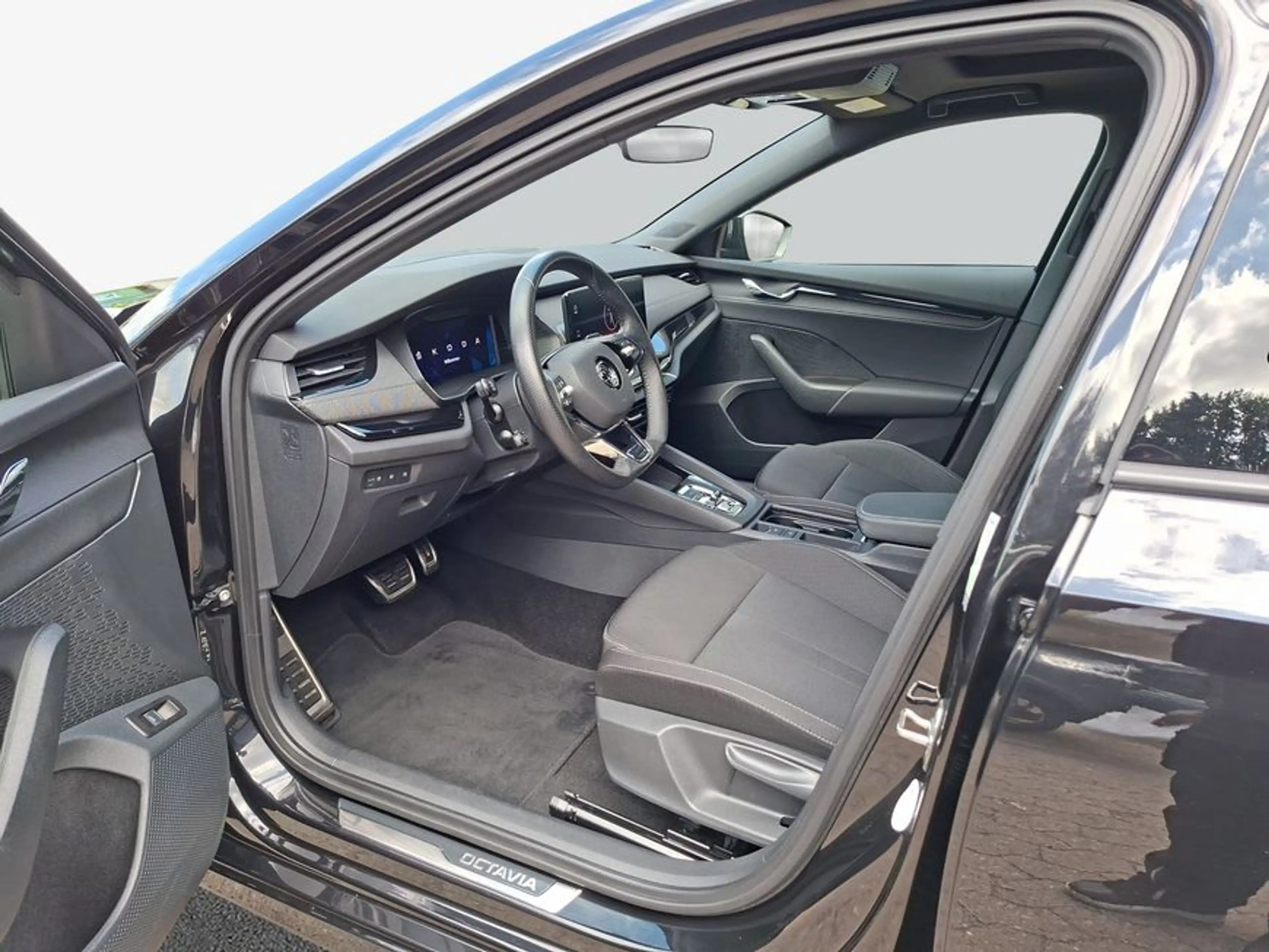 Skoda Octavia Combi 2.0 TDI DSG Sportline NAVI STANDHZ P — photo 9