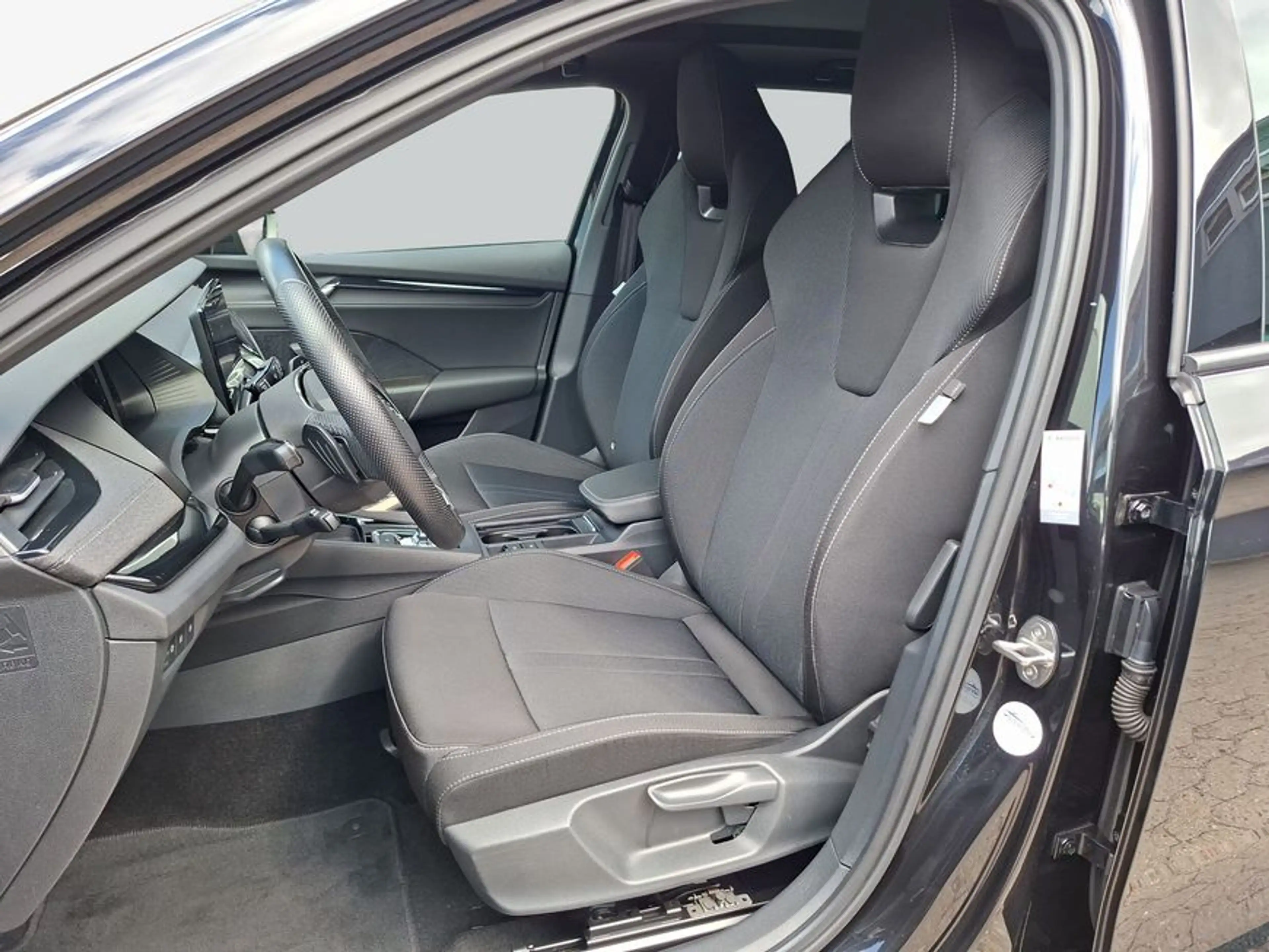 Skoda Octavia Combi 2.0 TDI DSG Sportline NAVI STANDHZ P — photo 10