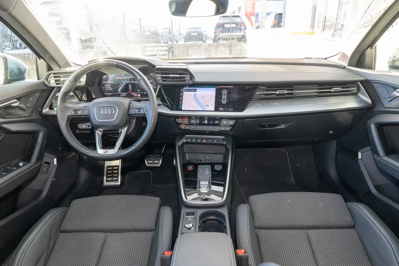 Audi S3 Limousine 2.0 TFSI qu. S tr. (Matrix,Pano,BO,A Grau - 2