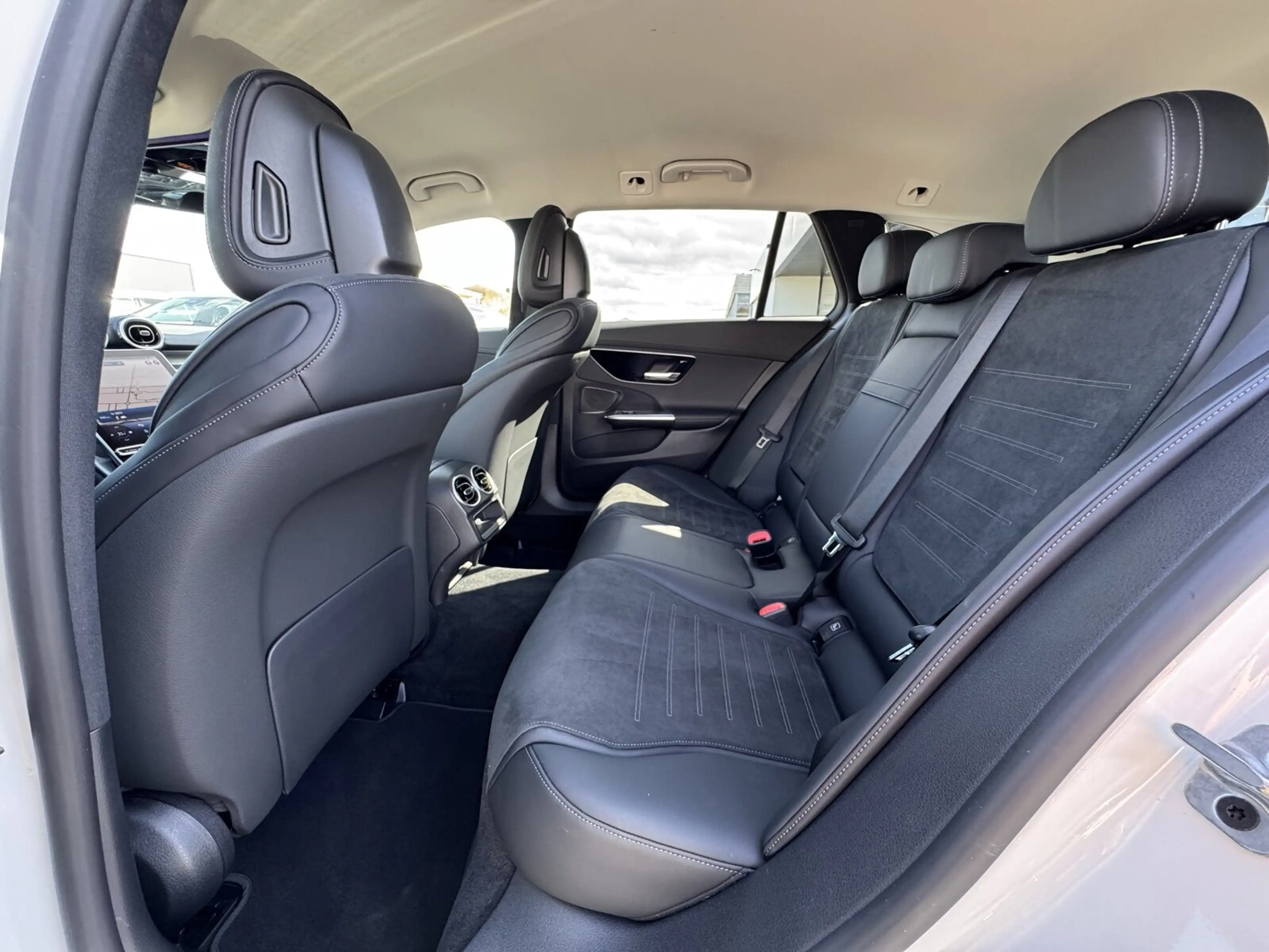 Mercedes-Benz C 200 C 200 T AMG NAVI+DISTRONIC+KAMERA+NIGHT+LED+SHZ+ — photo 11