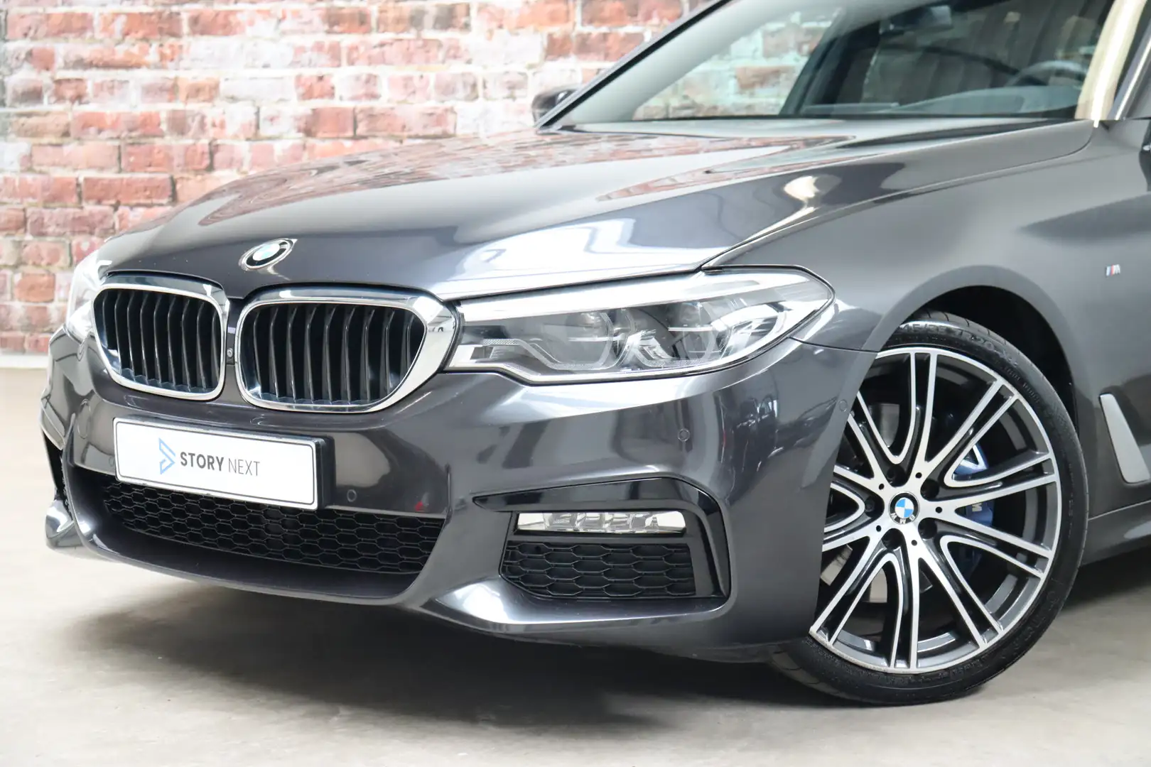 BMW 530 5 Serie Touring 530i High Executive M Sport Pakket Grijs - 2