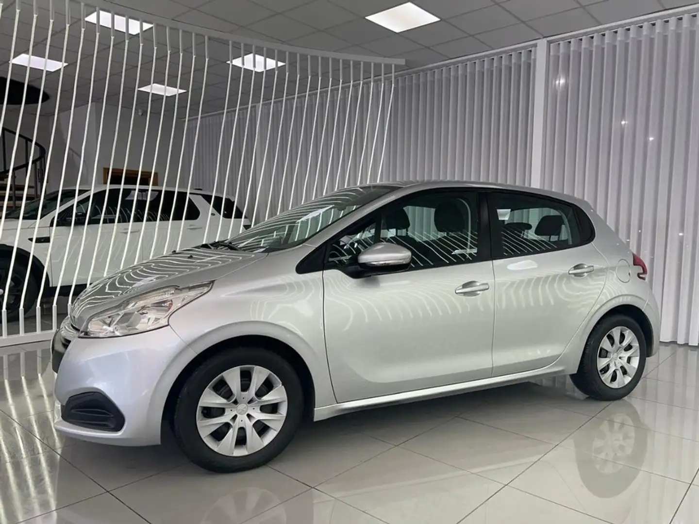 Peugeot 208 1.6BlueHDi Access 75 Gris - 2