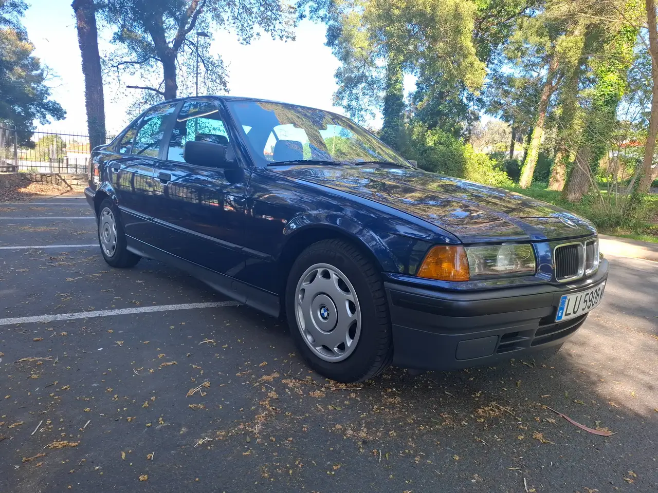 BMW 318i, foto 1