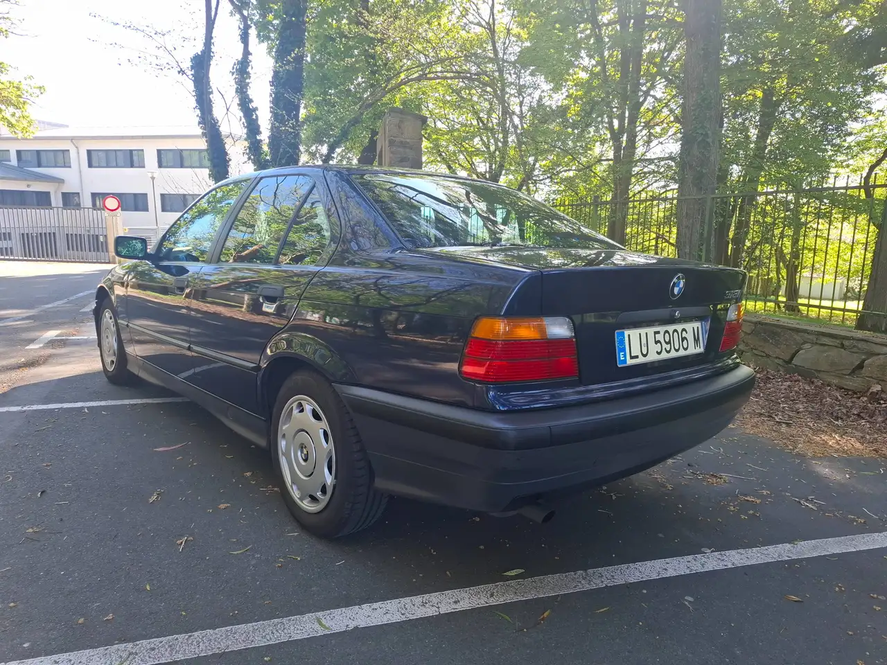 BMW 318i, foto 2