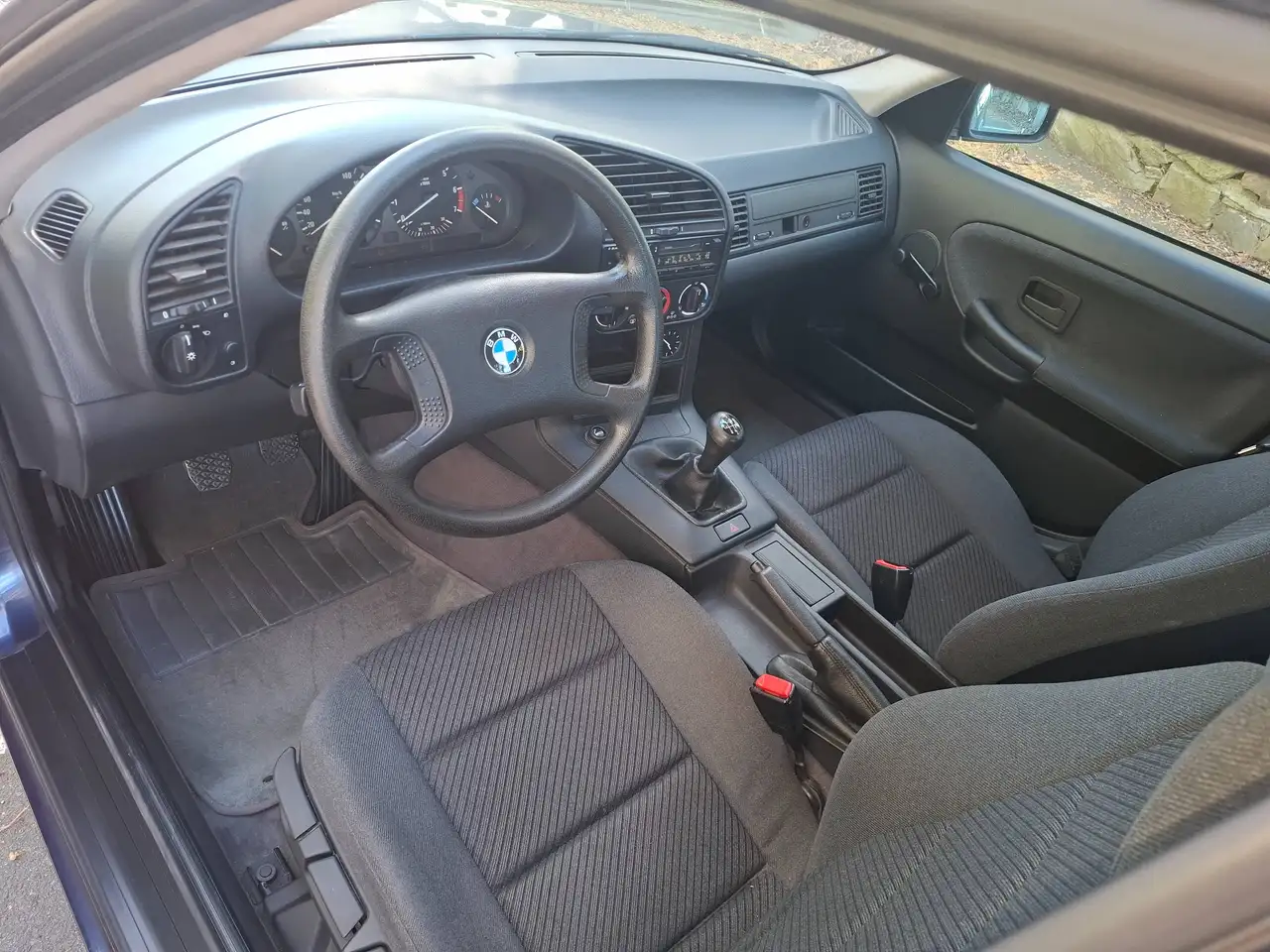 BMW 318i, foto 4