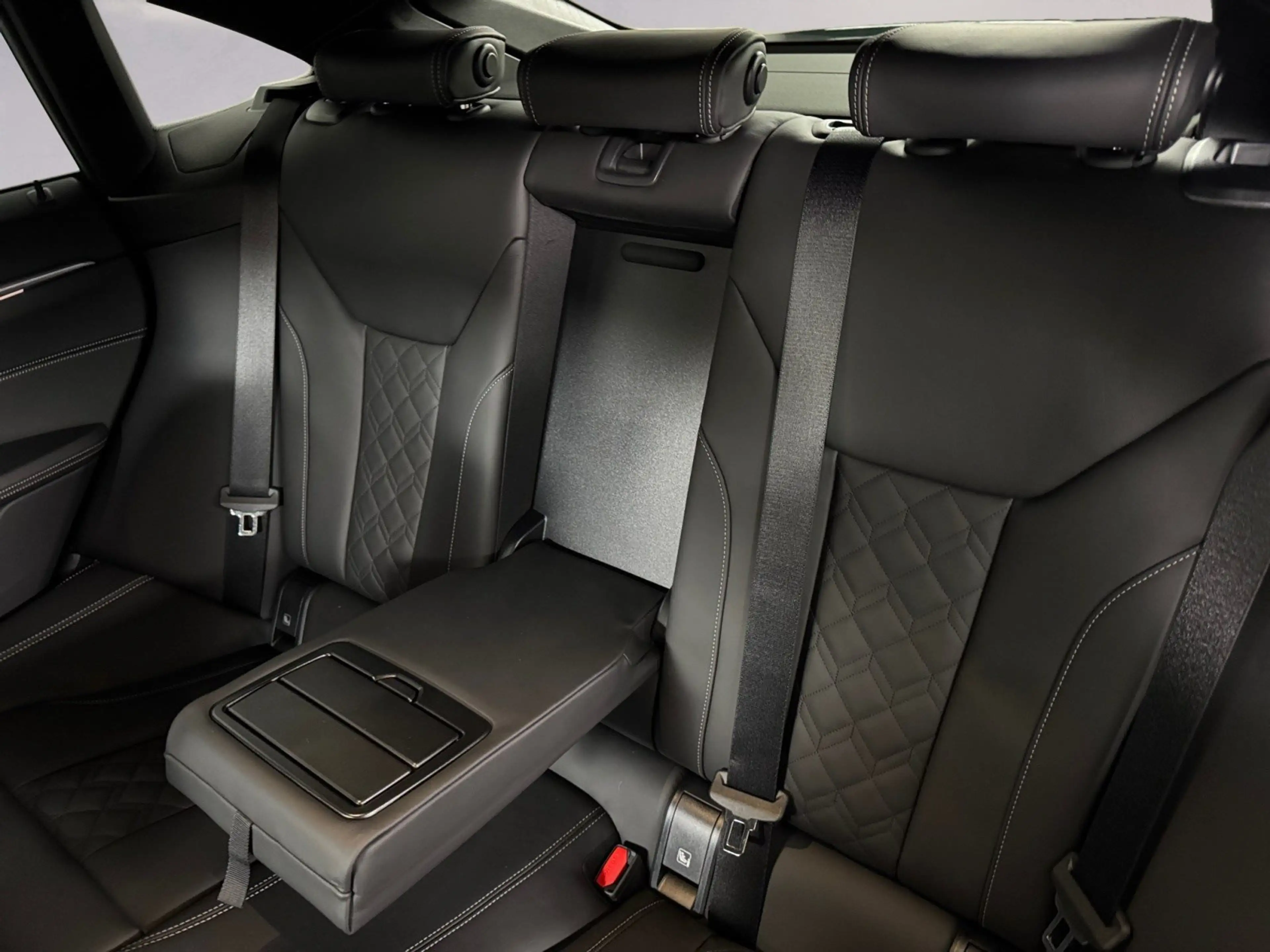 Alpina B4 GT Gran Coupé SWITCH-TRONIC Allrad — photo 10