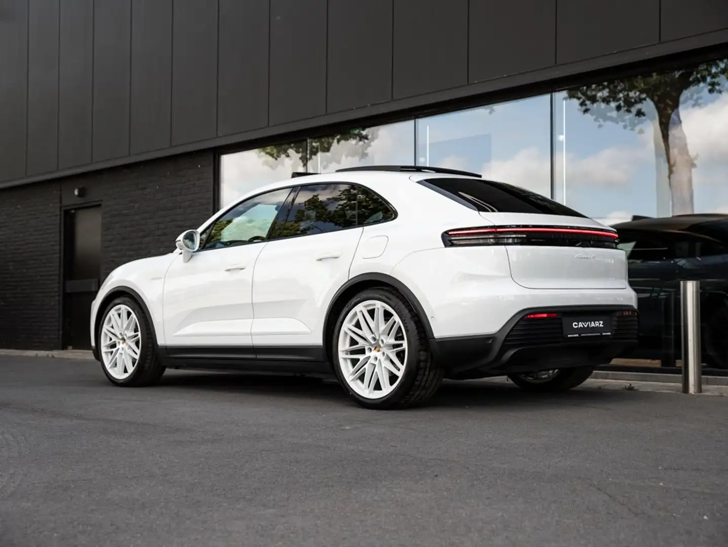 Porsche Macan 4 EV 100KW/22"/AIR/MATR/PANO/INNO/AUGM. HUD/DISPL Fehér - 2