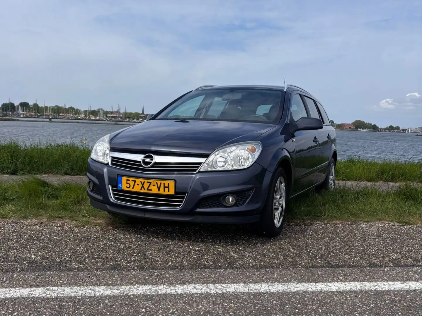 Opel Astra Astra 1.6 Cosmo Grijs - 1