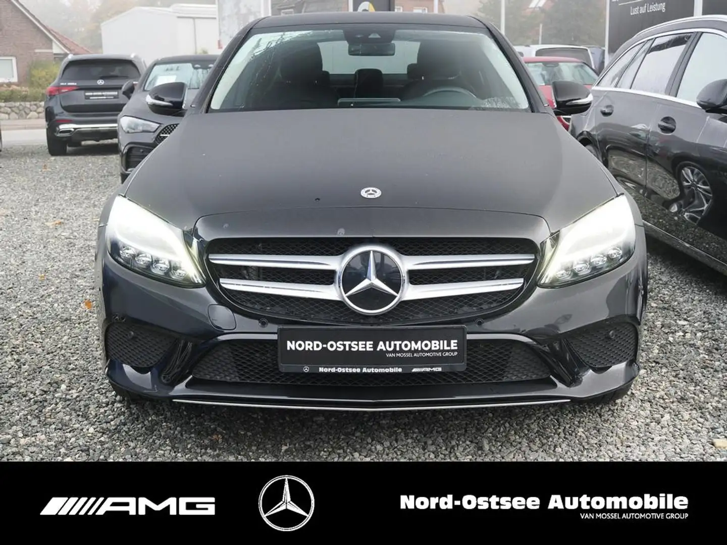 Mercedes-Benz C 300 e AVANTGARDE NAVI KAMERA KEYLESS TOTWINKEL Schwarz - 2